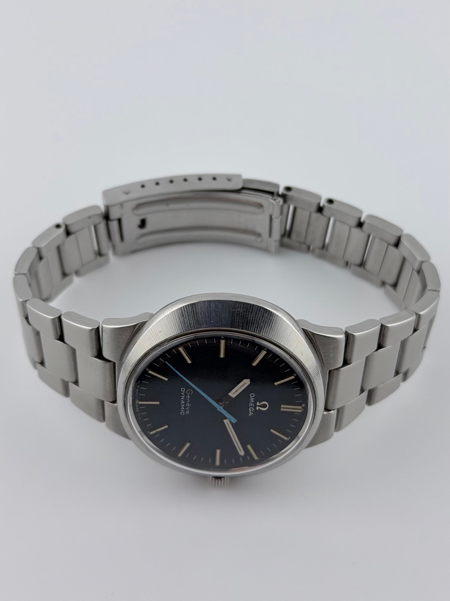Omega Geneve Dynamic Manual Wind 135.033 - Box and Papers