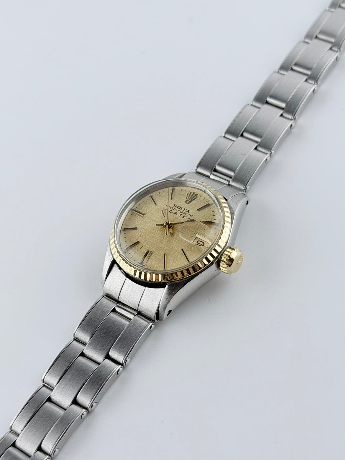 Rolex Oyster Perpetual Date Automatic – Ladies – 6517 – Linen Dial – Special Bracelet – 18ct Bezel – With Box