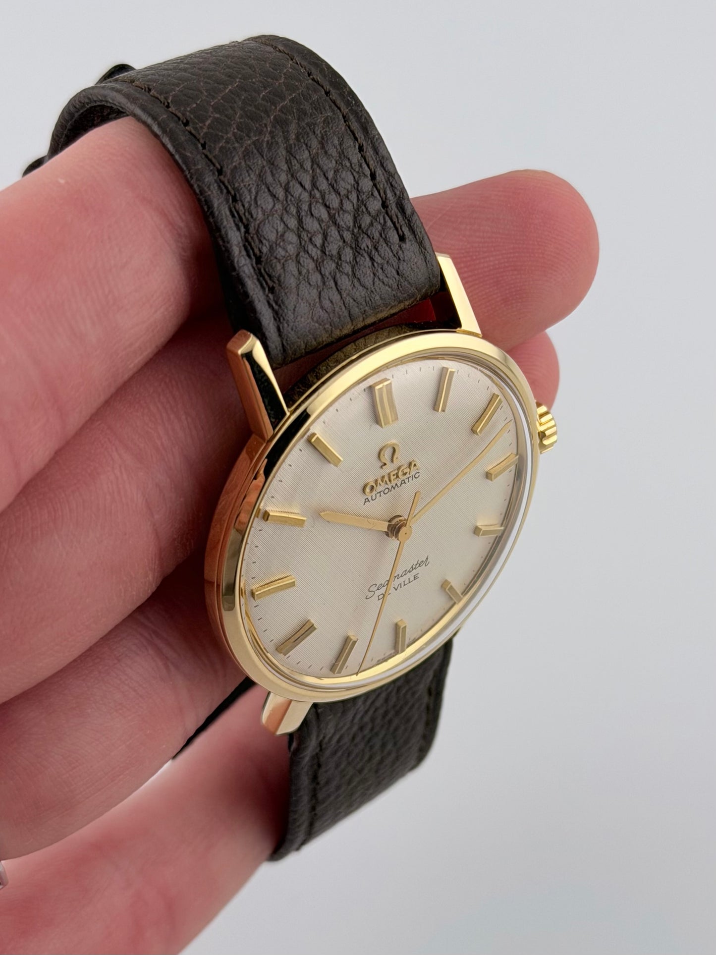 Omega Seamaster De Ville Automatic Linen Dial - 18ct Gold - 165.5020 - Box and Papers!