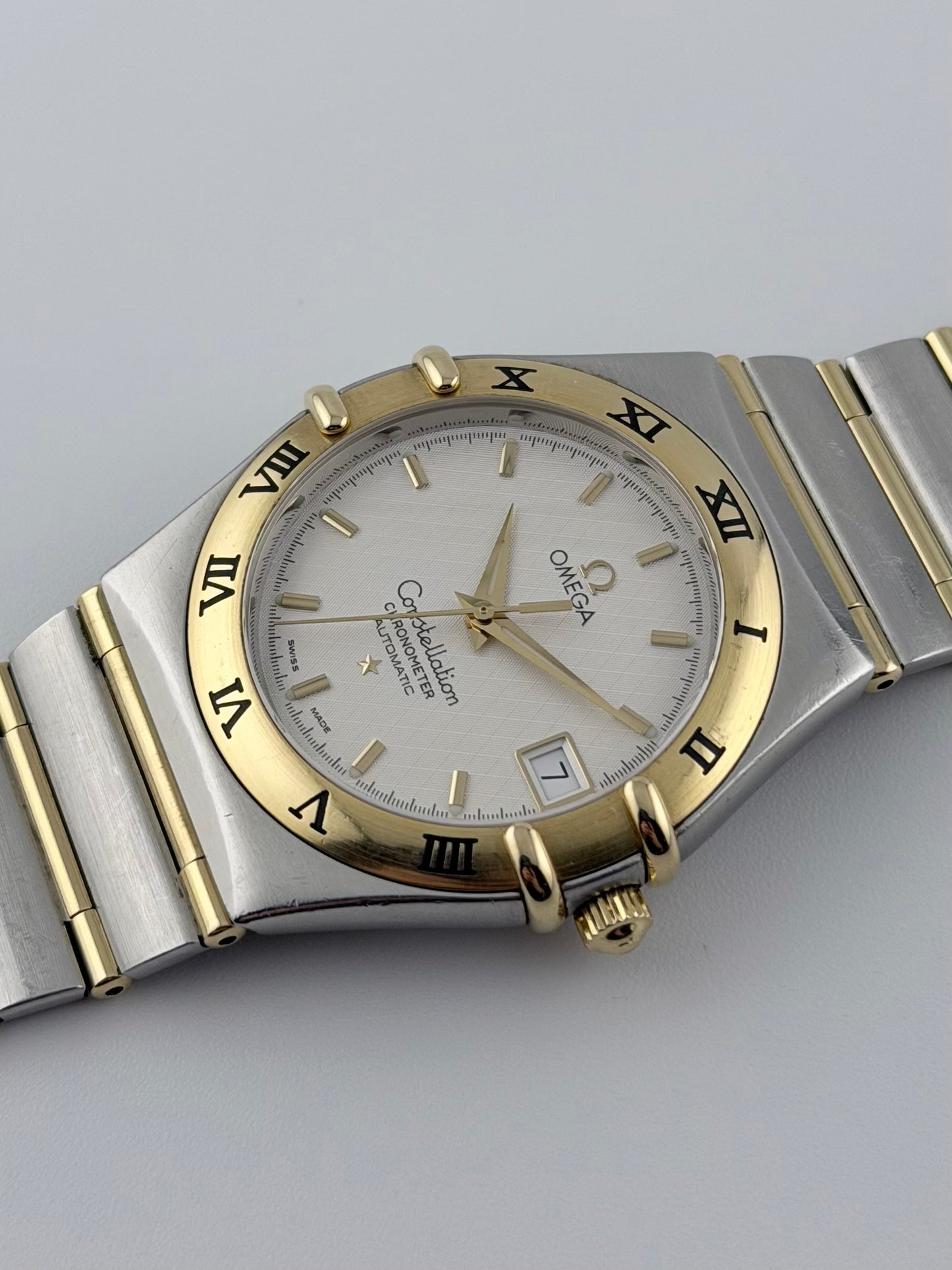 Omega Constellation Automatic Date 1202.30.00 - Box and Papers!