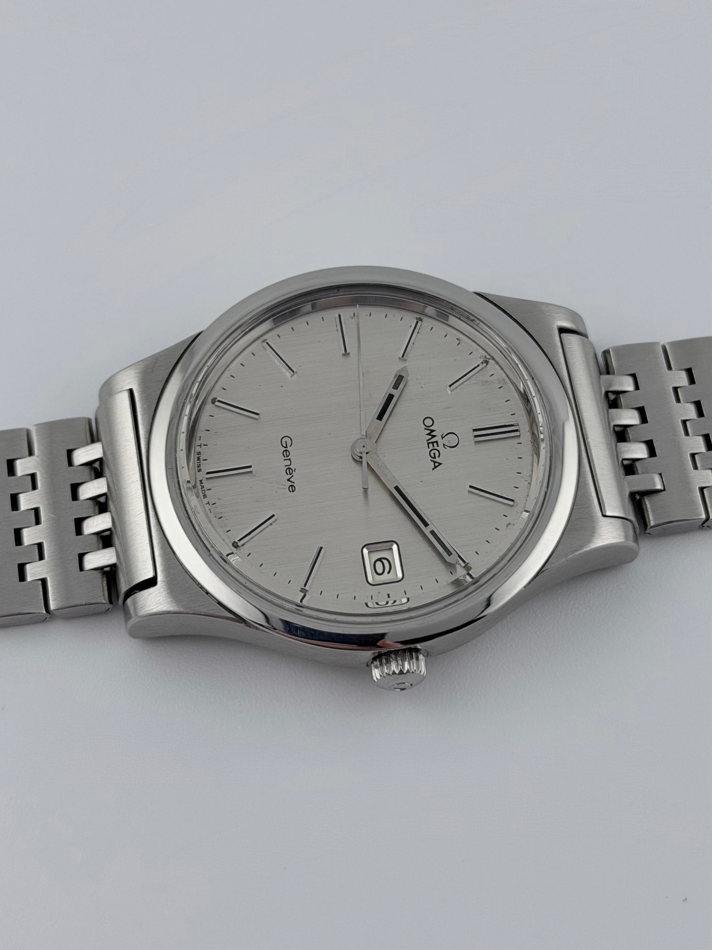 Omega Geneve Manual Wind - 136.0102 - Original Bracelet - Box and Papers!