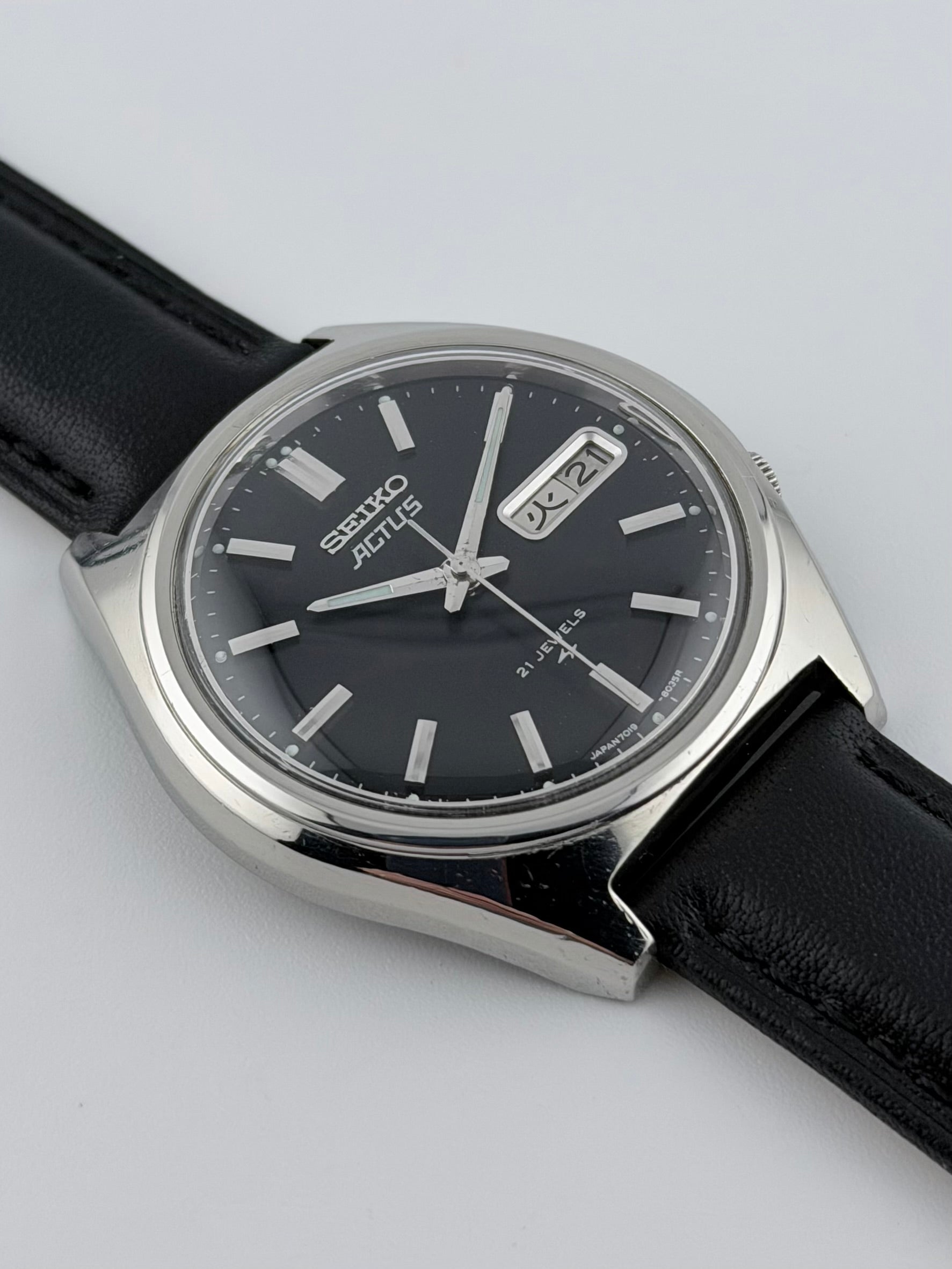 Seiko Actus Japanese Day-Date 7019-8010 – The Wrist Watcher