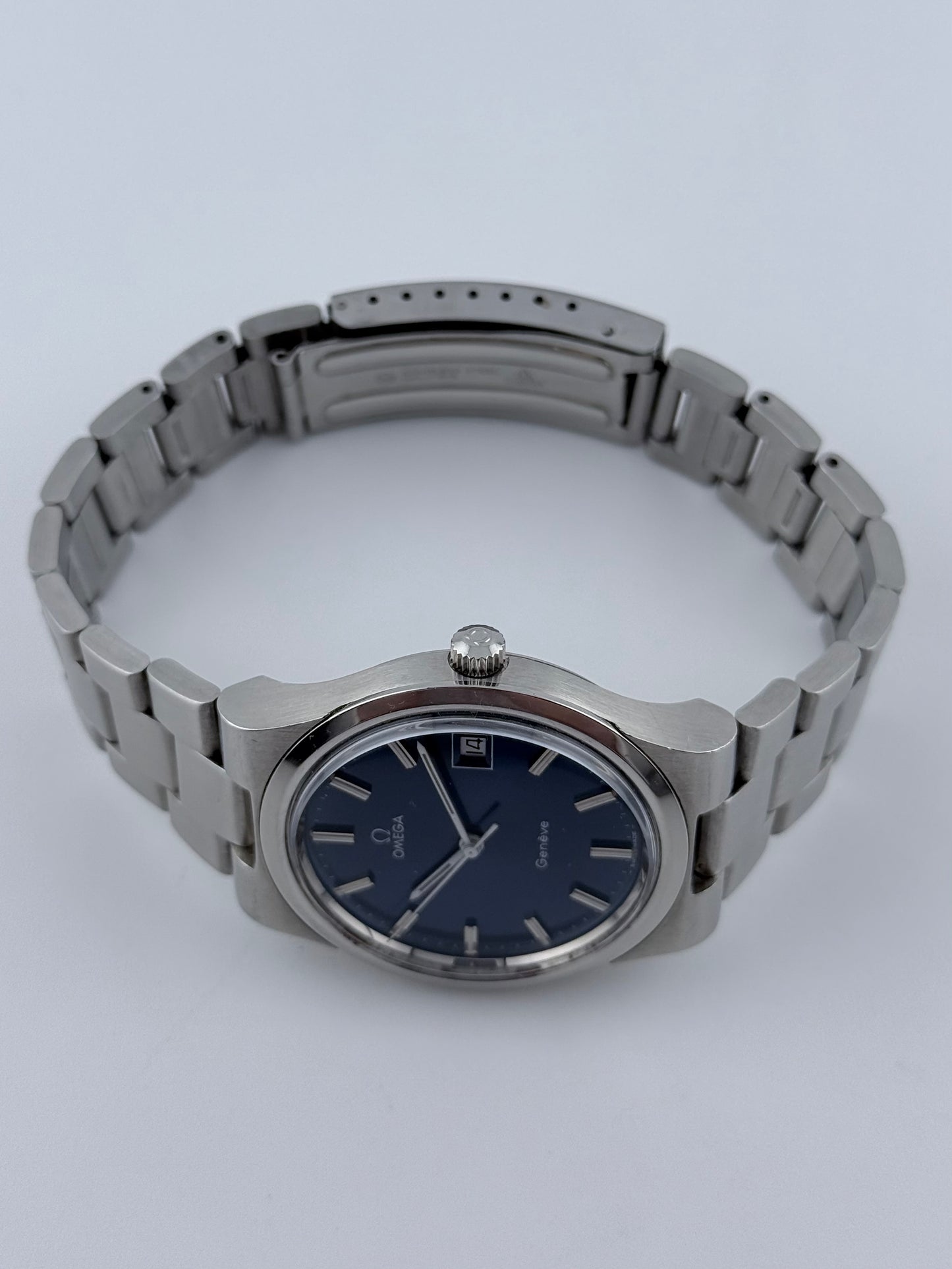 Omega Geneve Date Manual - 136.0103 - Rare Blue Dial - Box and Papers