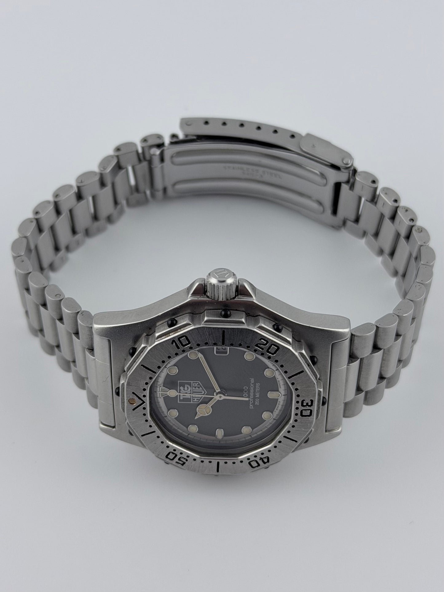Tag Heuer Professional 3000 Quartz Date - 932.213
