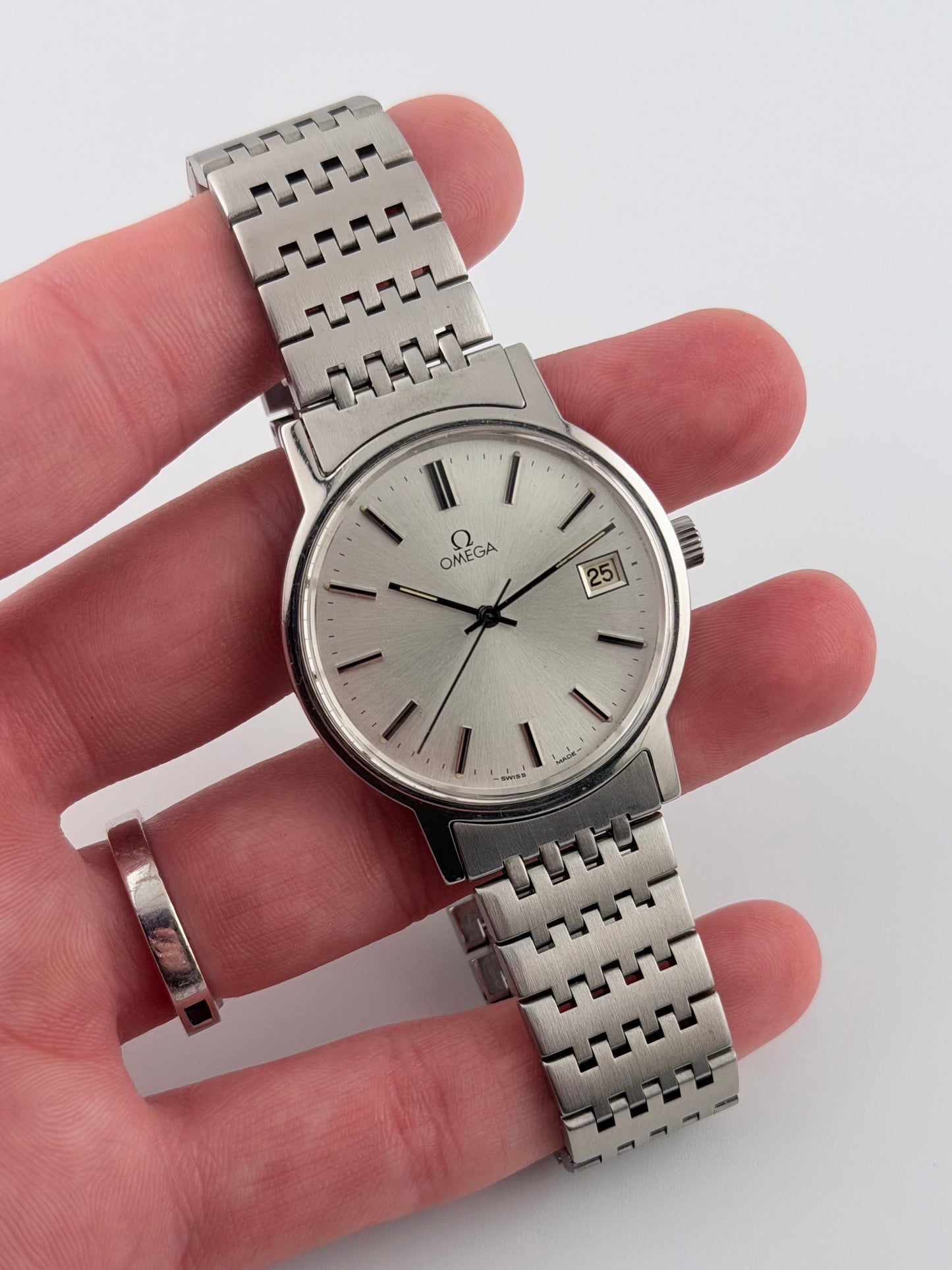 Omega Date Manual Wind 136.0104 - Original Bracelet
