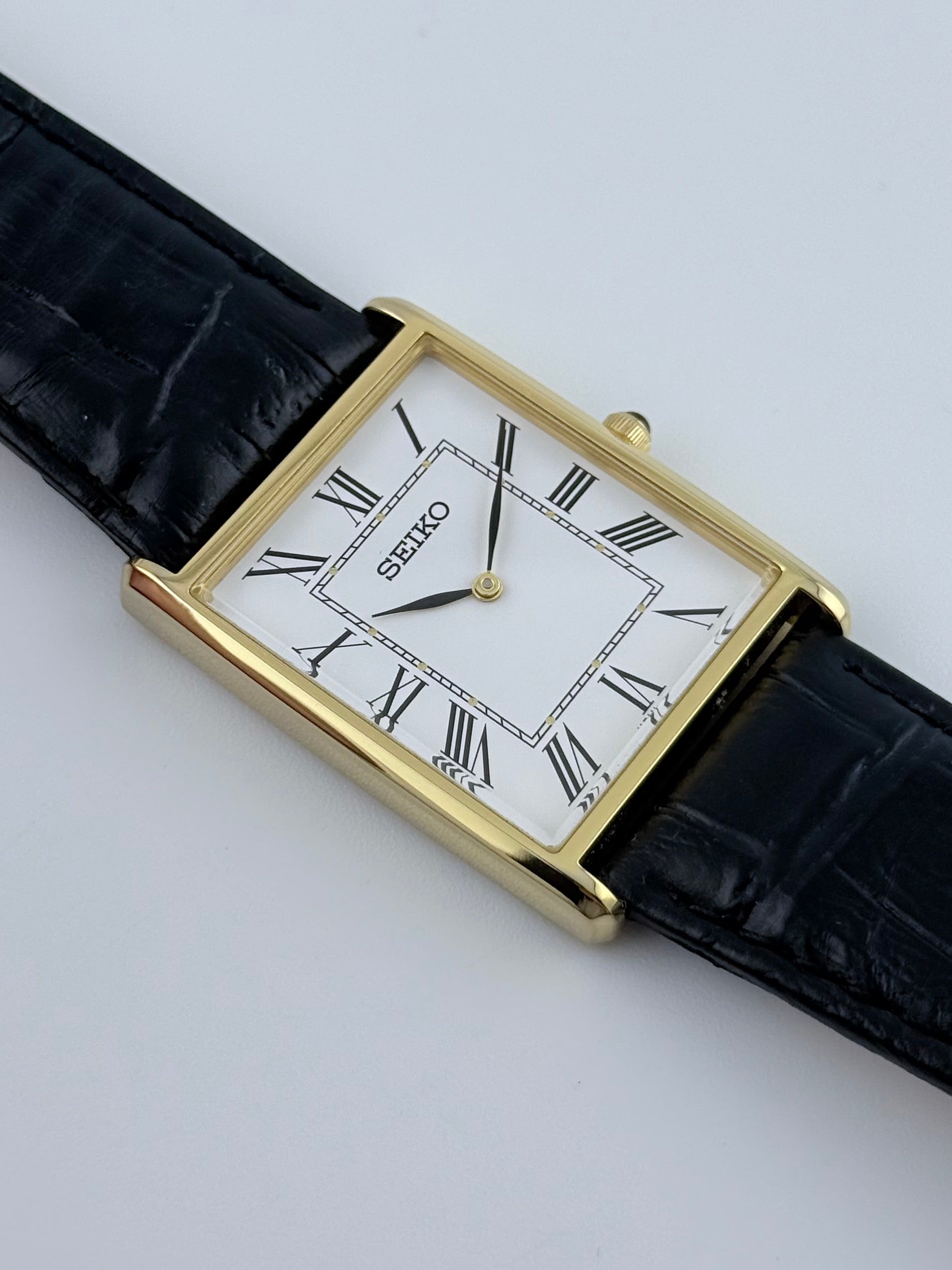 SEIKO ESSENTIALS tank 4N30-00G0 稼働品 SEIKO ESSENTIALS tank 4N30