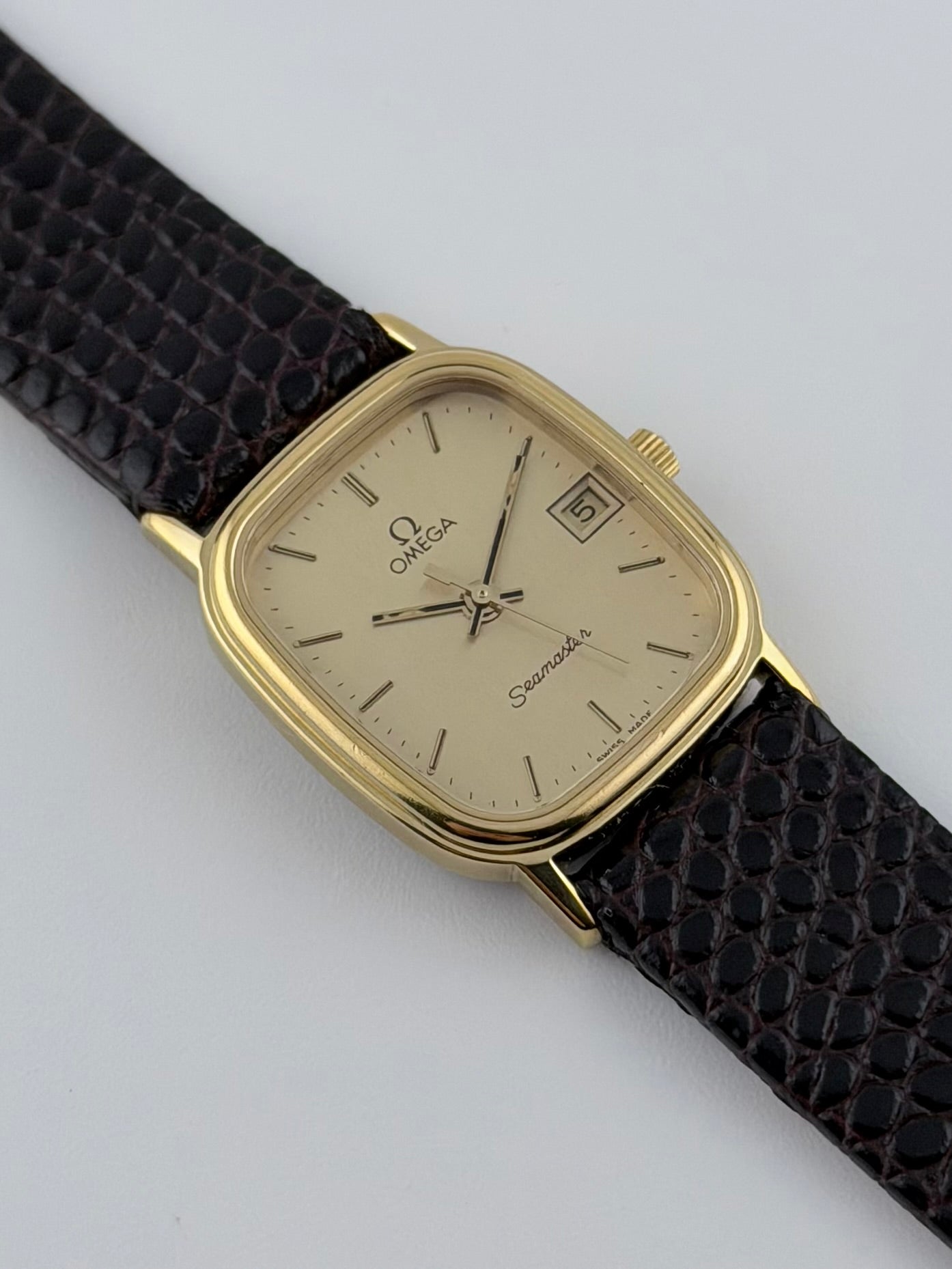 Omega Seamaster Quartz Date 596.0070 - Ladies