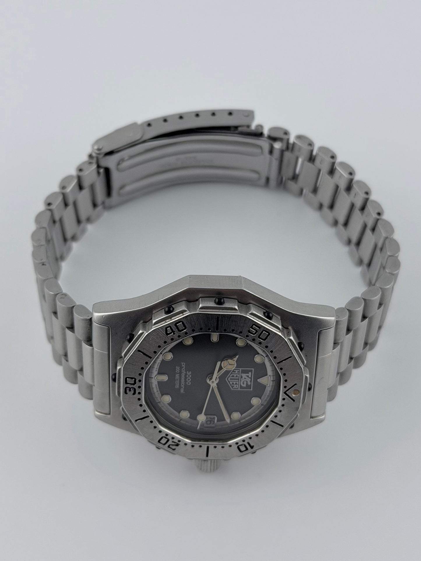 Tag Heuer Professional 3000 Quartz Date - 932.213