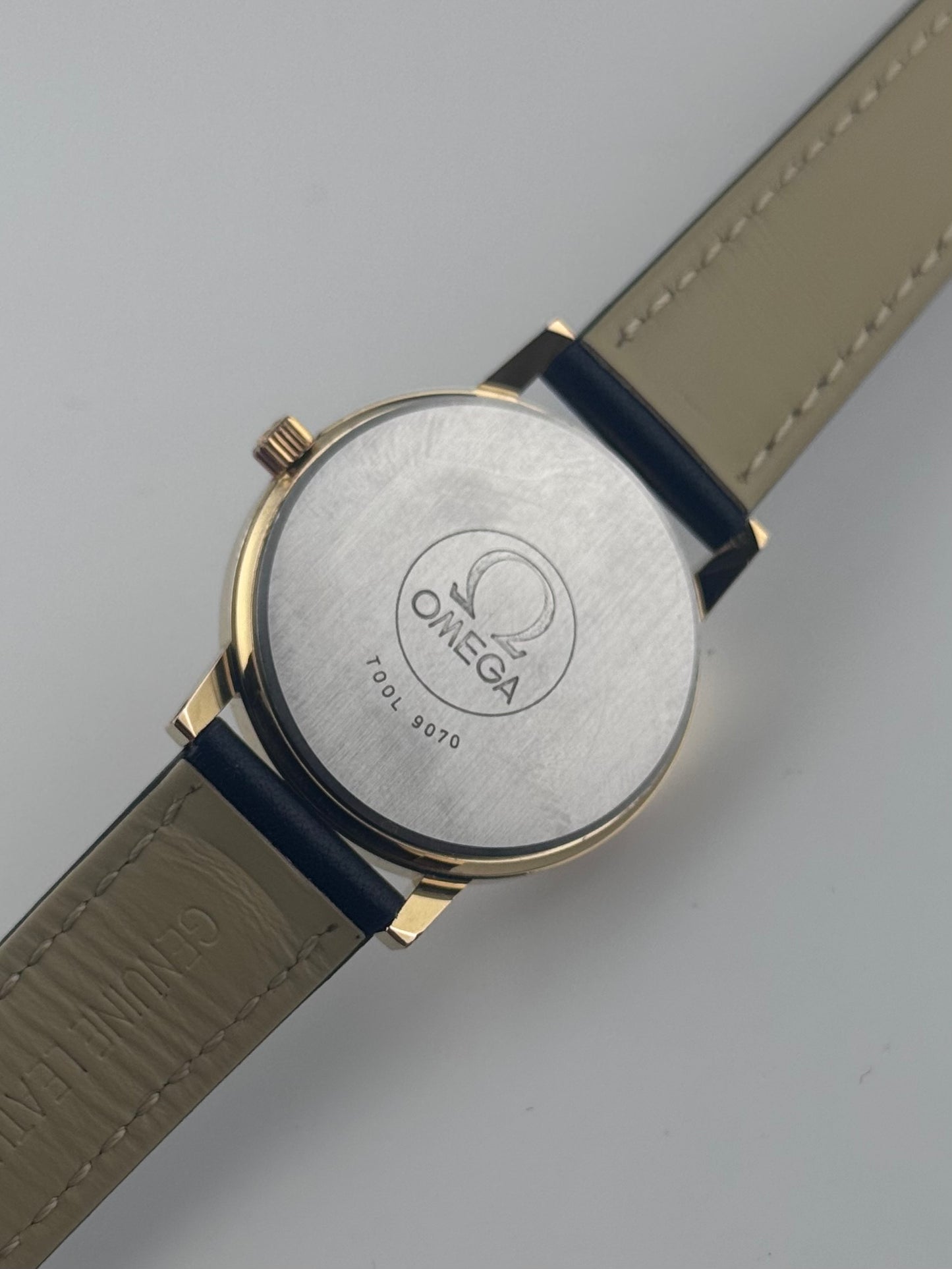 Omega Geneve Date Manual Wind - 136.0104