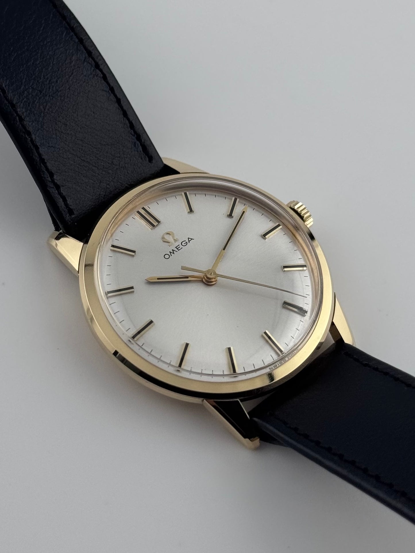 Omega Manual Wind  18ct Gold - 131.5418 - Box and Papers!
