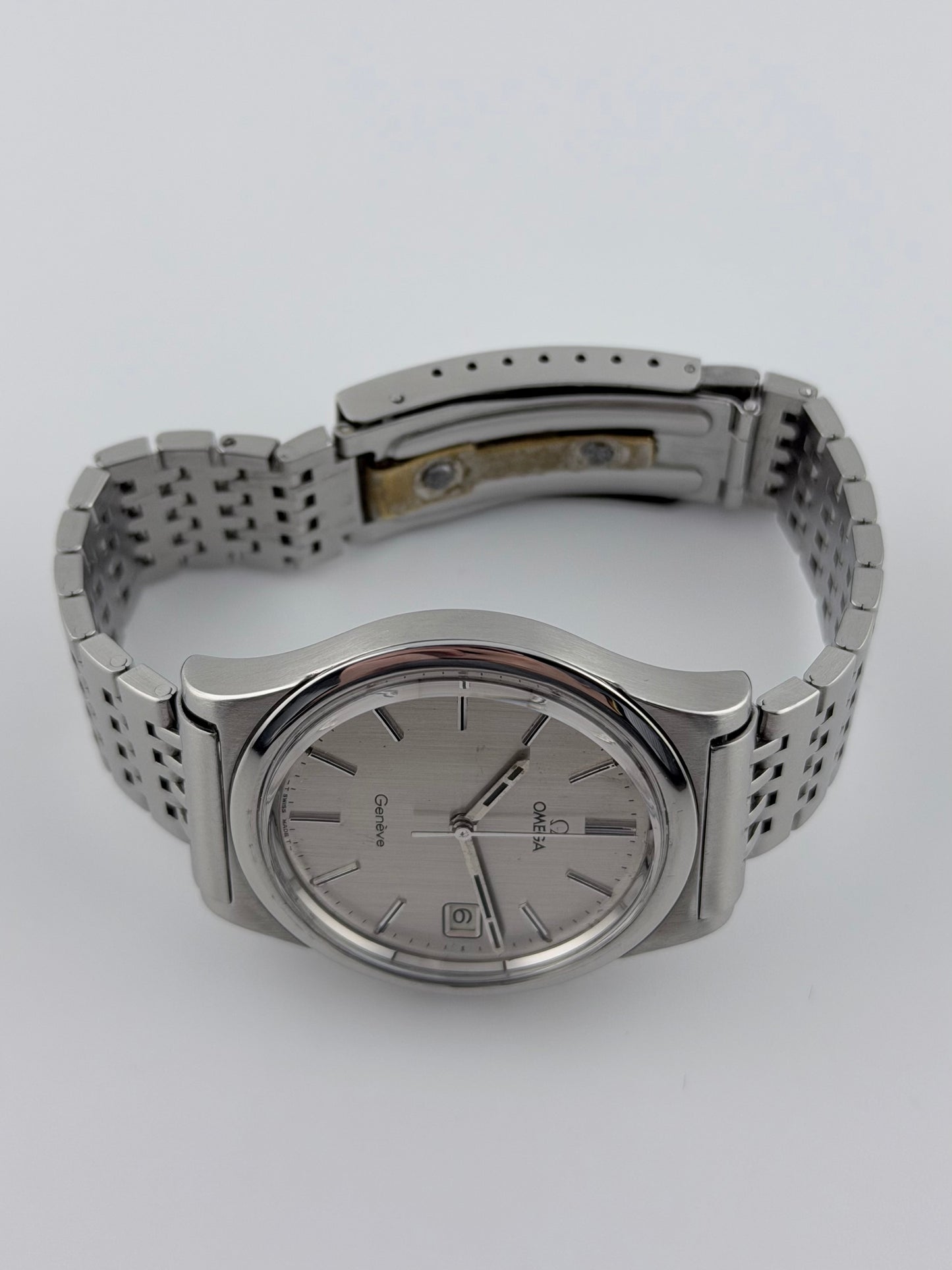 Omega Geneve Manual Wind - 136.0102 - Original Bracelet - Box and Papers!