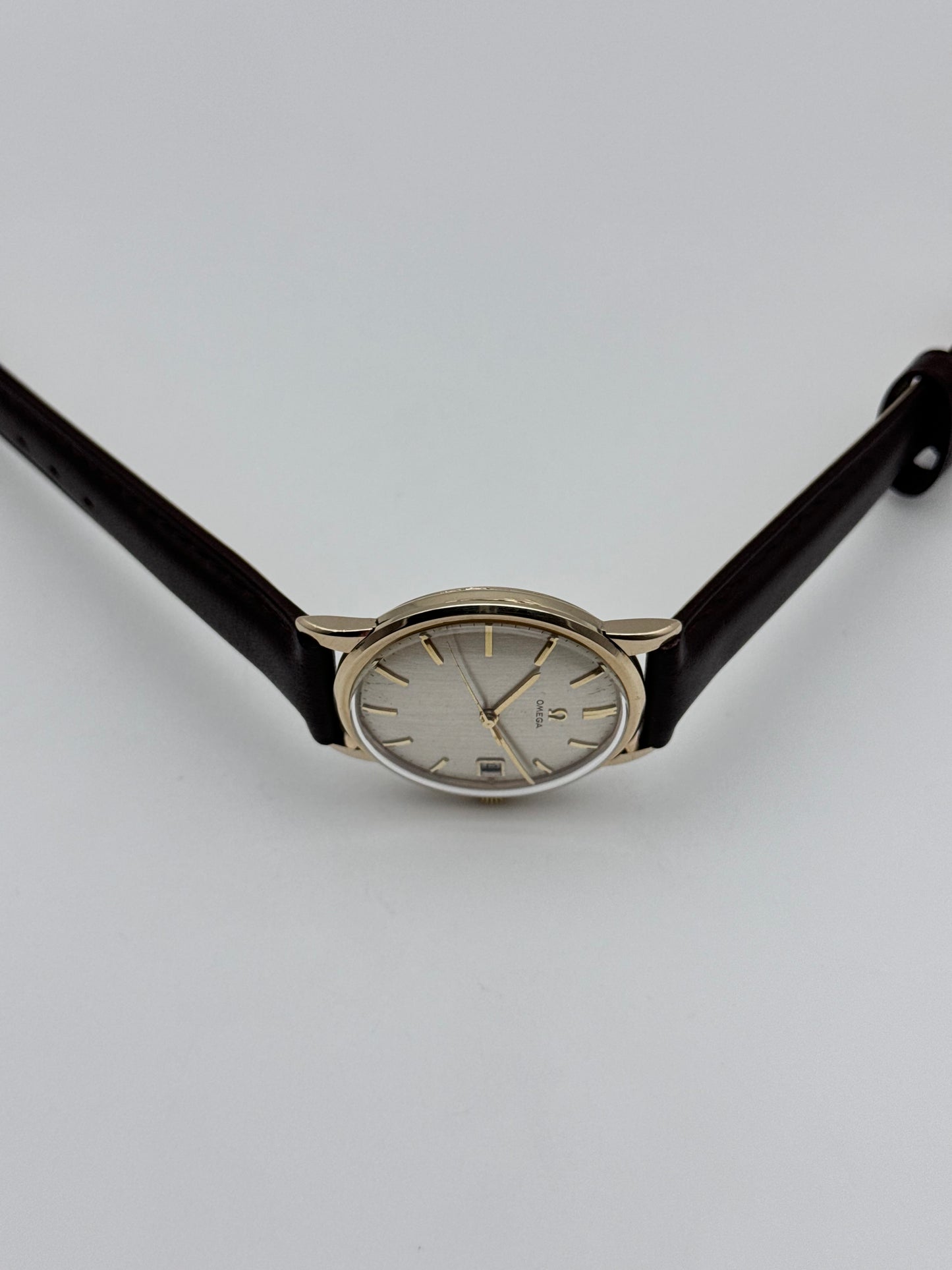 Omega Manual Wind 9ct Gold - 132.5409 - Box and Papers