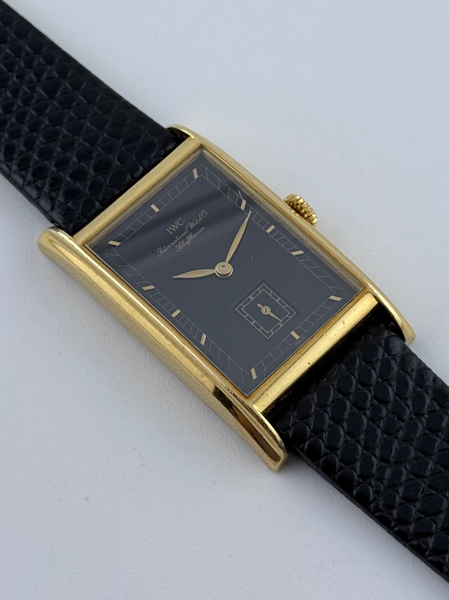 IWC Novecento Tank Manual Wind 18ct Gold - 2550