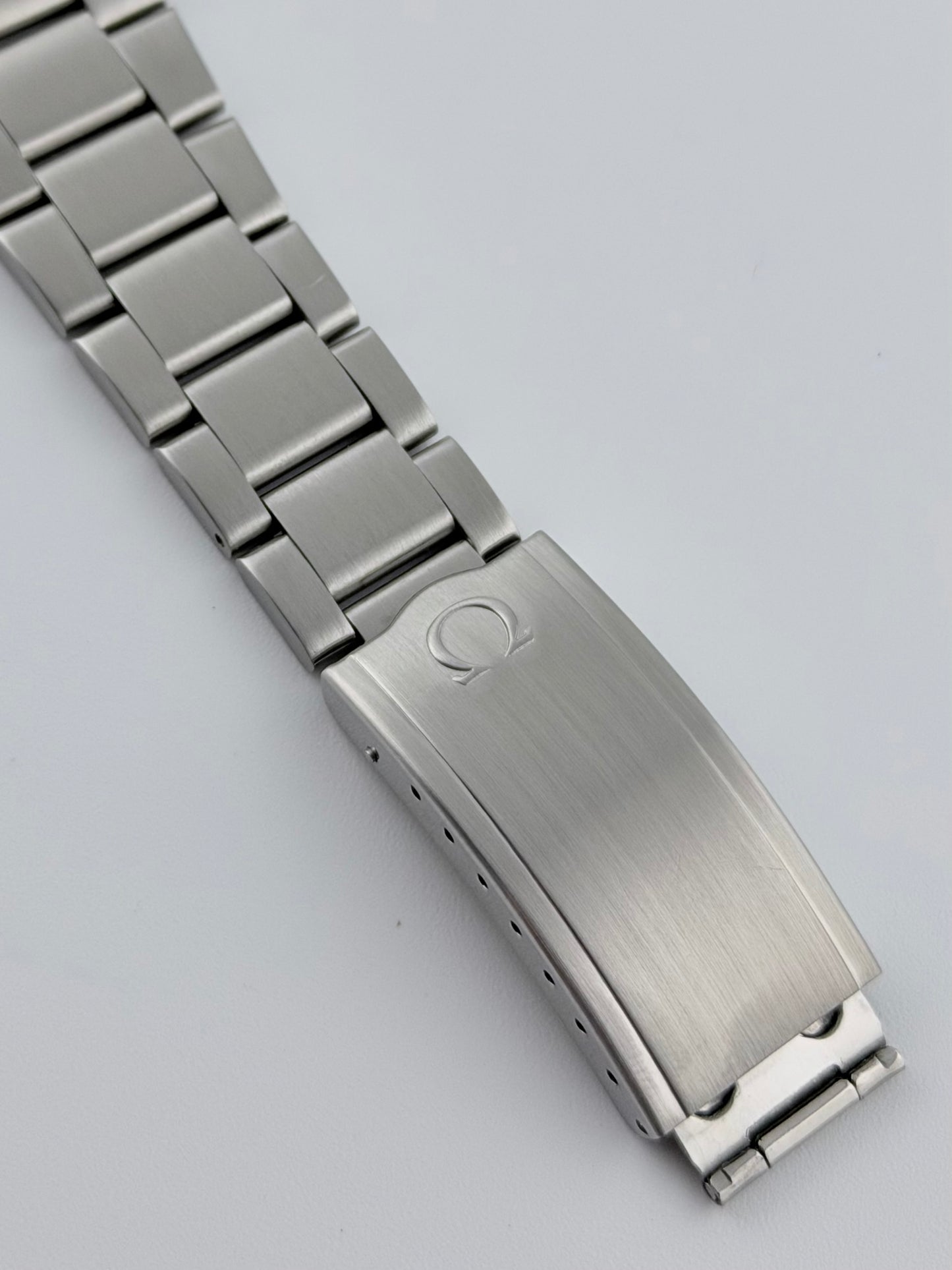 Omega Geneve Automatic Date 166.0173
