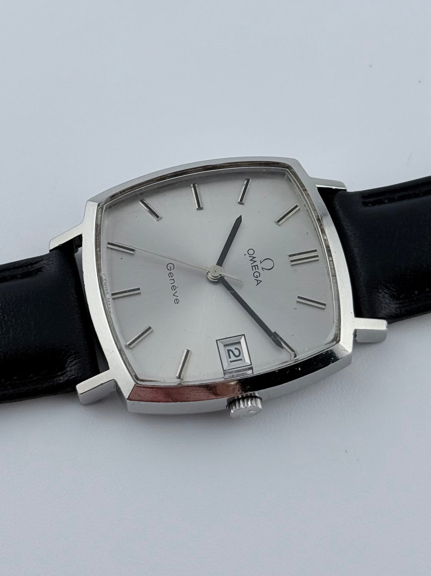 Omega Geneve Manual Wind Date 132.0052 - Box and Papers