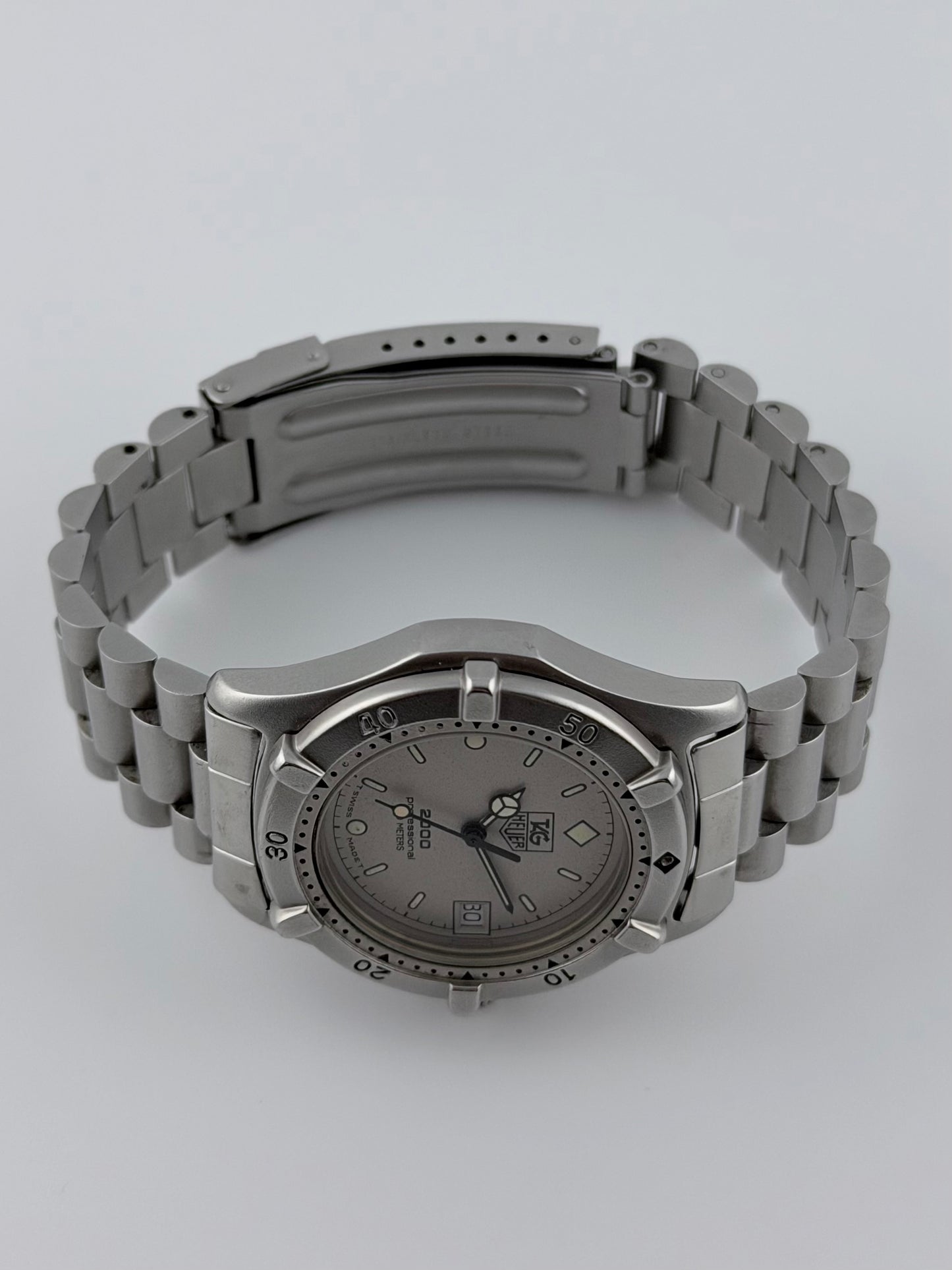 Tag Heuer Professional 2000 Quartz Date - 962.213