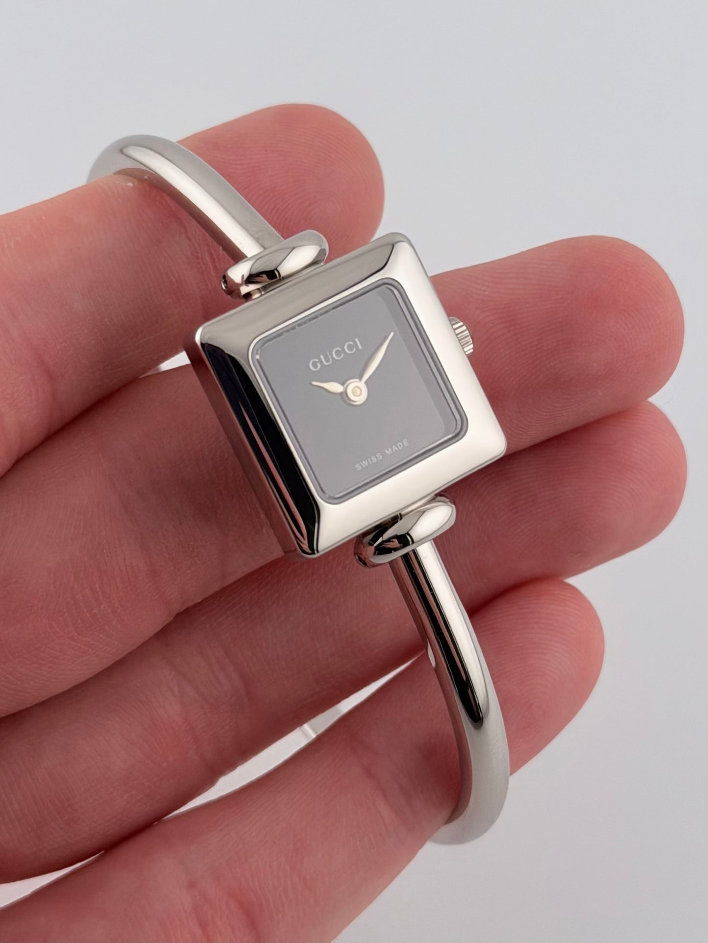 Gucci 1900L Quartz - Ladies - Mint condition - Boxed