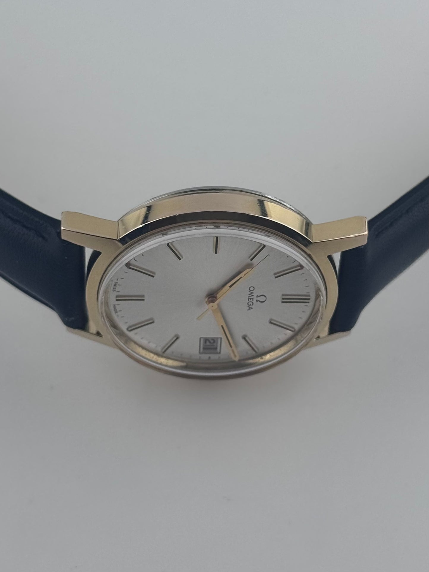 Omega Geneve Date Manual Wind - 136.0104
