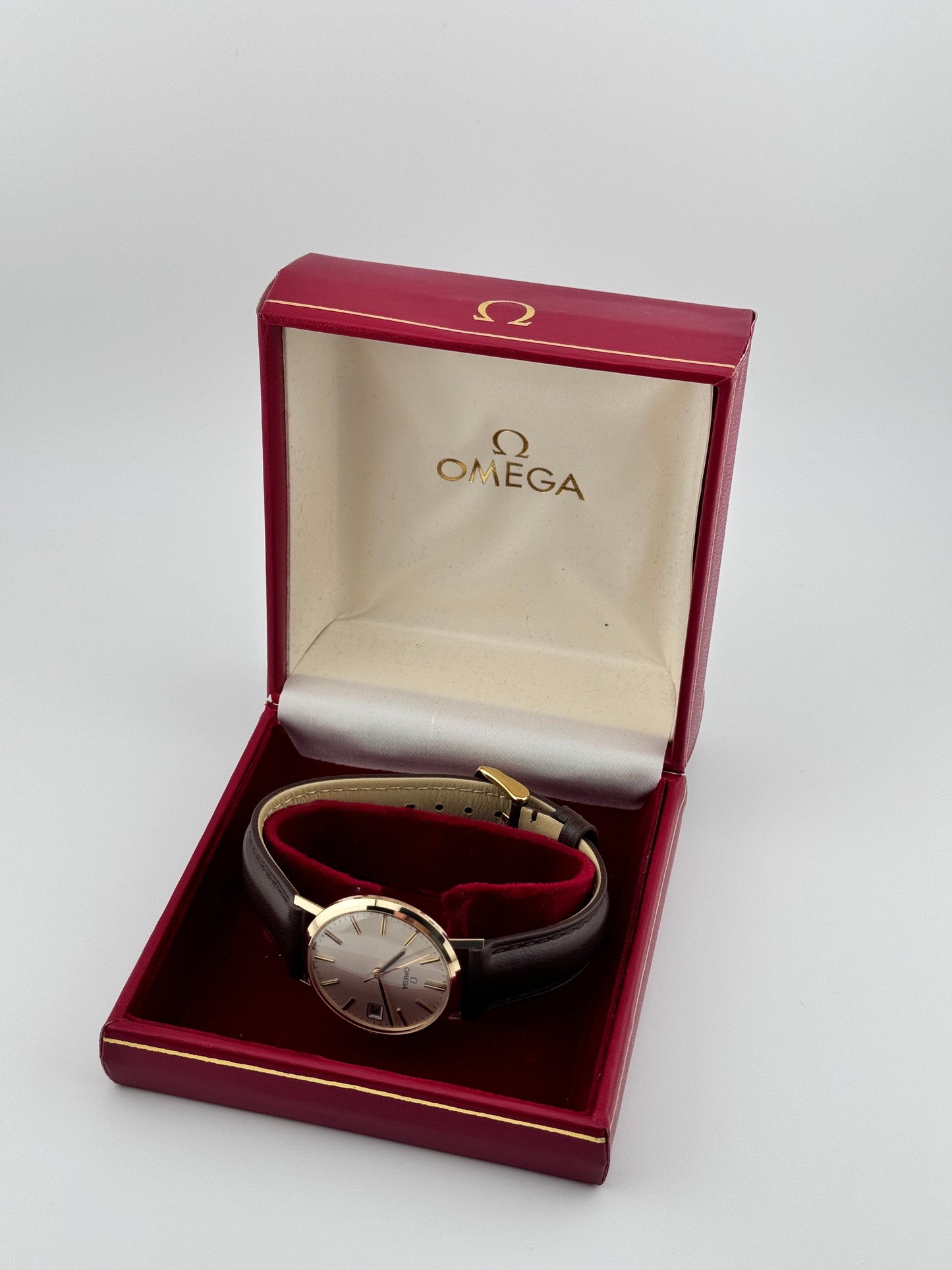 Omega Geneve Manual Wind 9ct Gold - 132.5017 - Original Box and Papers