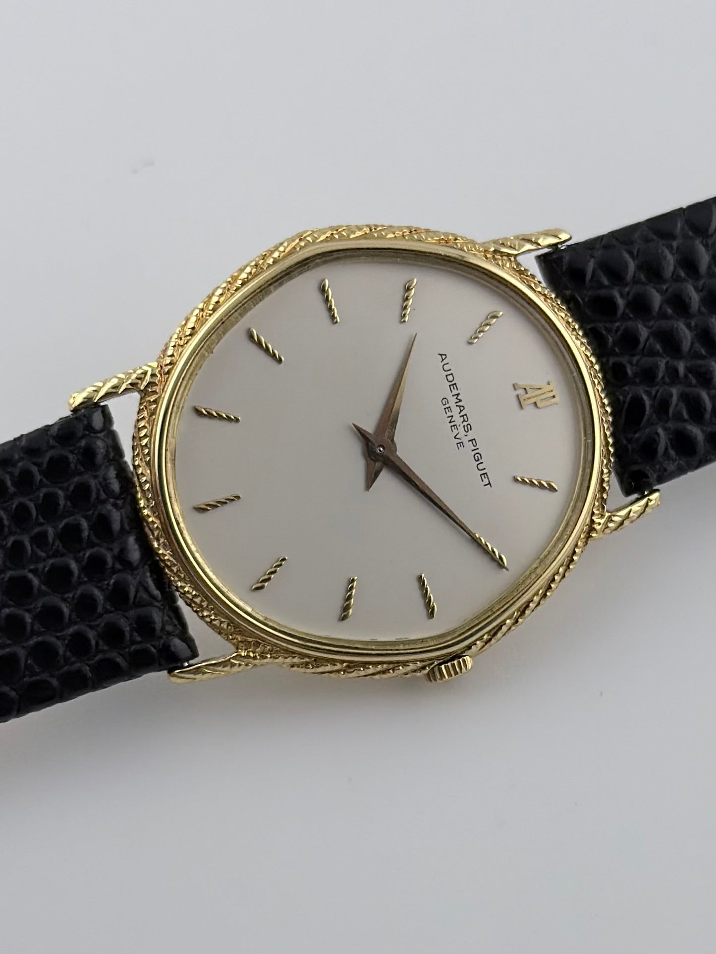 Audemars Piguet Rope Finish Manual Wind 18kt Gold - Ultra Slim - Ultra Rare