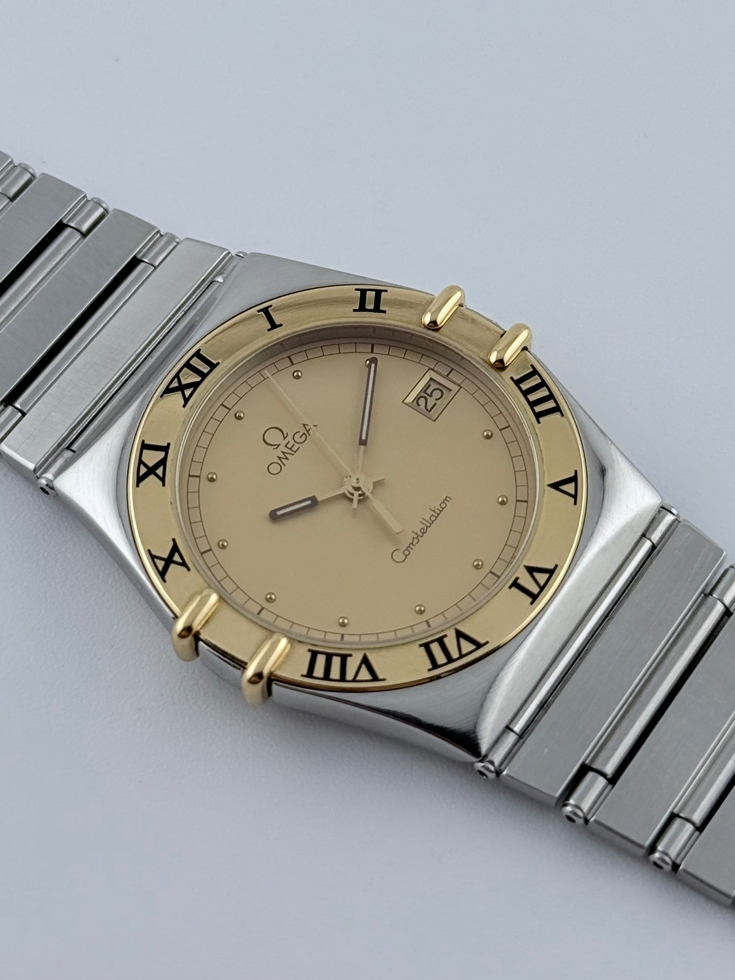 Omega Constellation Manhattan Quartz Date 396.1070 - Original Paperwork