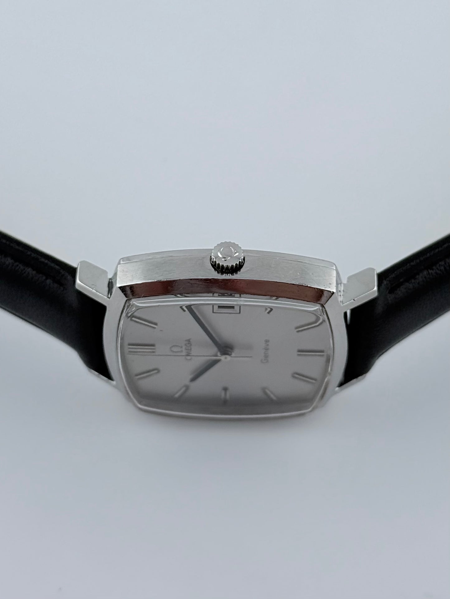 Omega Geneve Manual Wind Date 132.0052 - Box and Papers