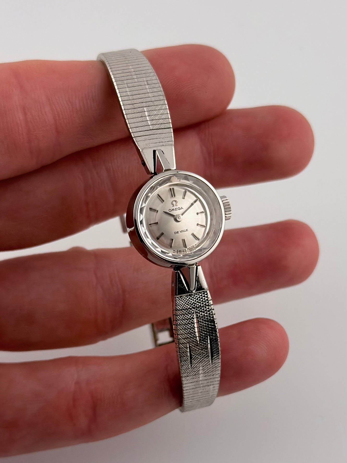 Omega De Ville Ladies Manual Wind 511.288 – RARE - Original Clamshell Box