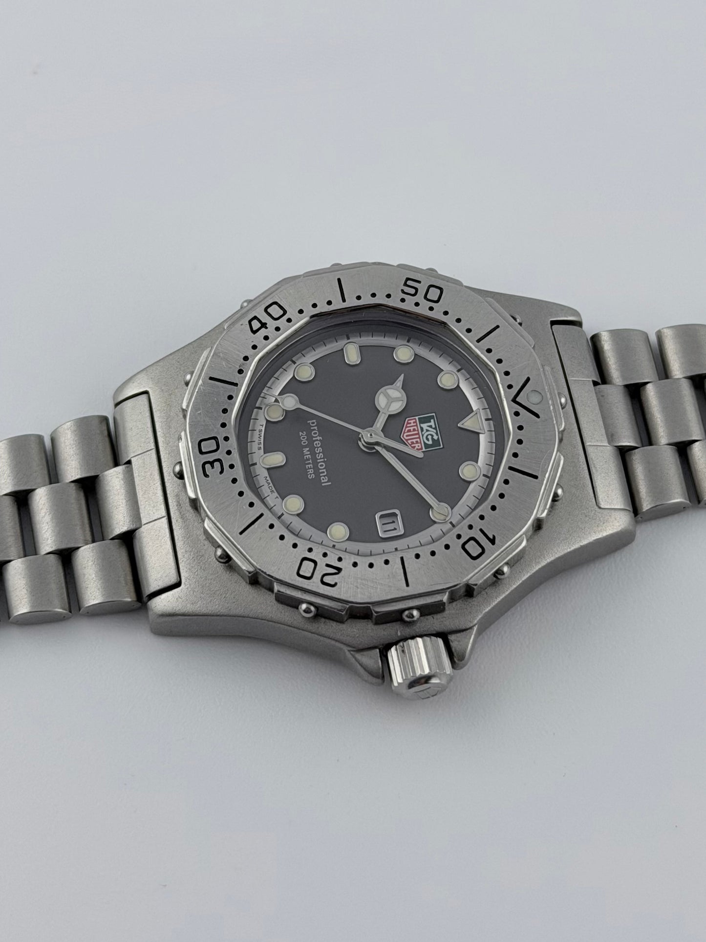 Tag Heuer Professional 200m Quartz Date - 932.215 - Ladies