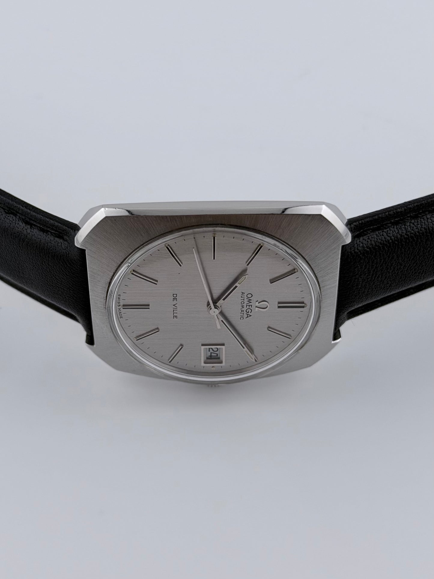 Omega De Ville Automatic Date Rare Jumbo Size - 166.085