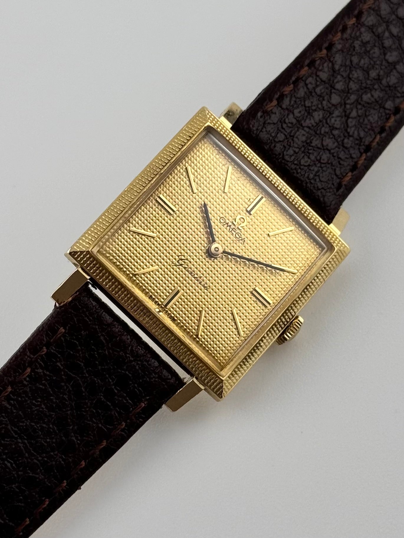 Omega Geneve Tank Manual Wind 111.031 - Rare Solid 18K Gold Hobnail