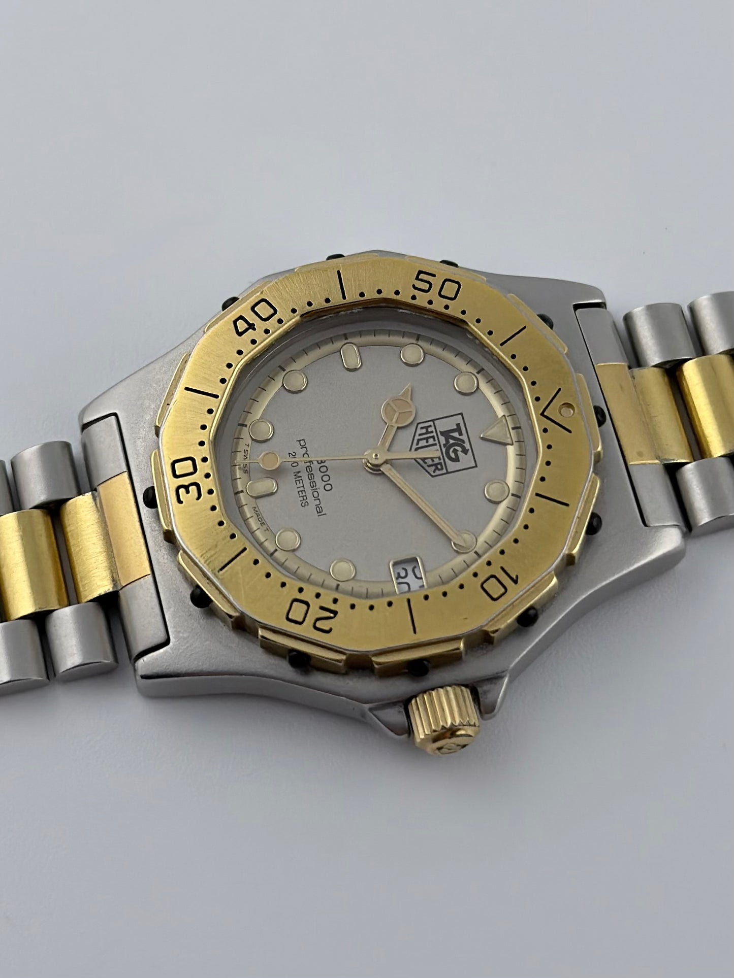 Tag Heuer Professional 3000 Quartz Date - 934.213