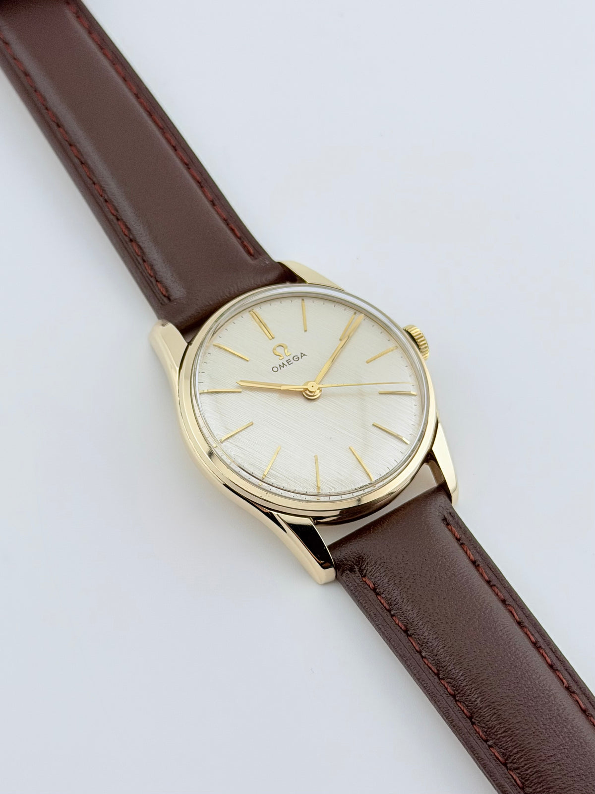Omega Manual Wind 9ct Gold - 928 181407 - Linen Dial - Box and Papers