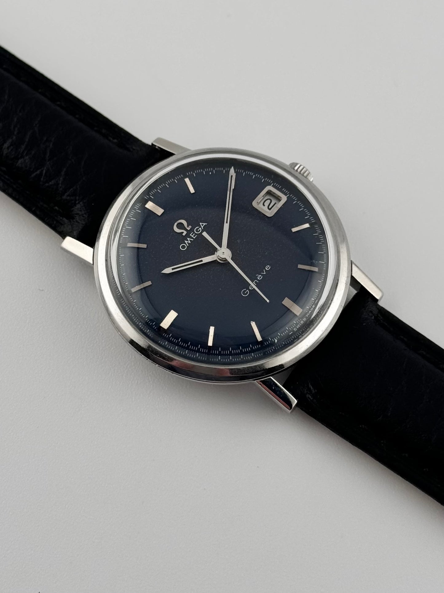 Omega Geneve Manual Date - 132.019SP - Rare Blue Dial