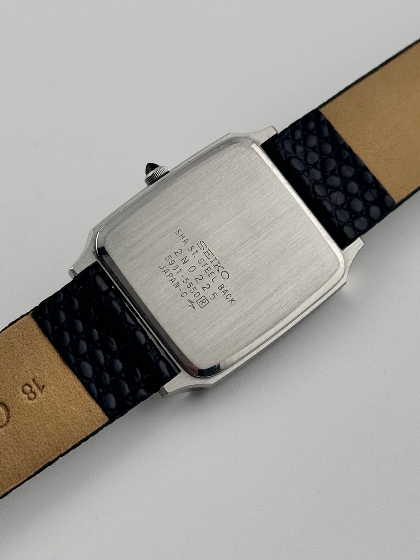 Seiko Dolce Tank Quartz - 9531-5550 Rare Silk Embossed Dial