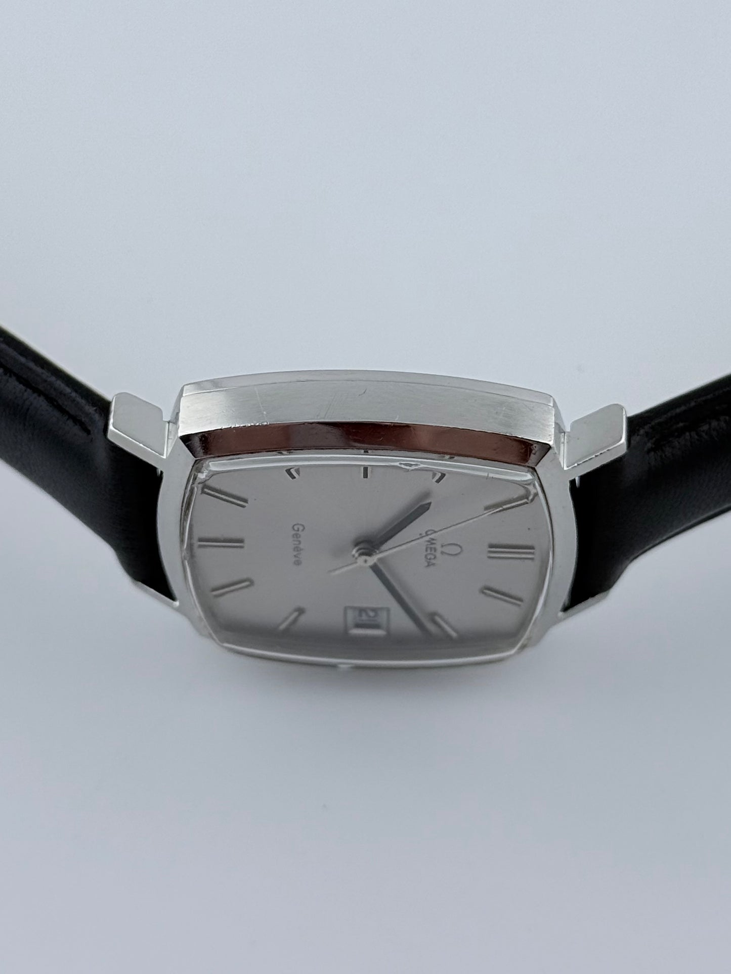 Omega Geneve Manual Wind Date 132.0052 - Box and Papers