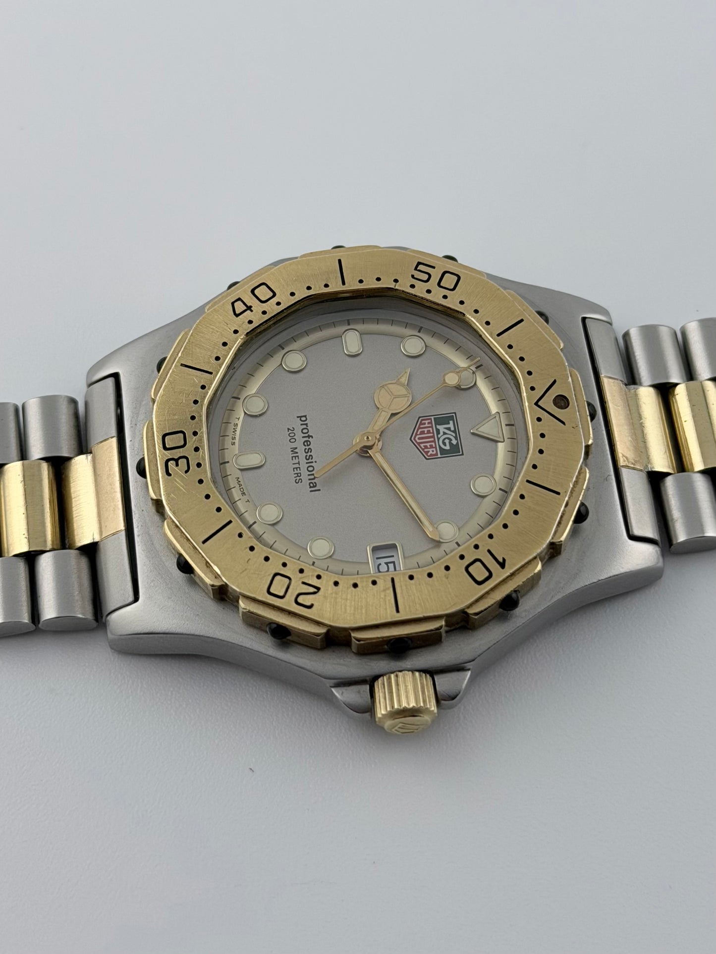 Tag Heuer Professional 200m Quartz Date - 934.206