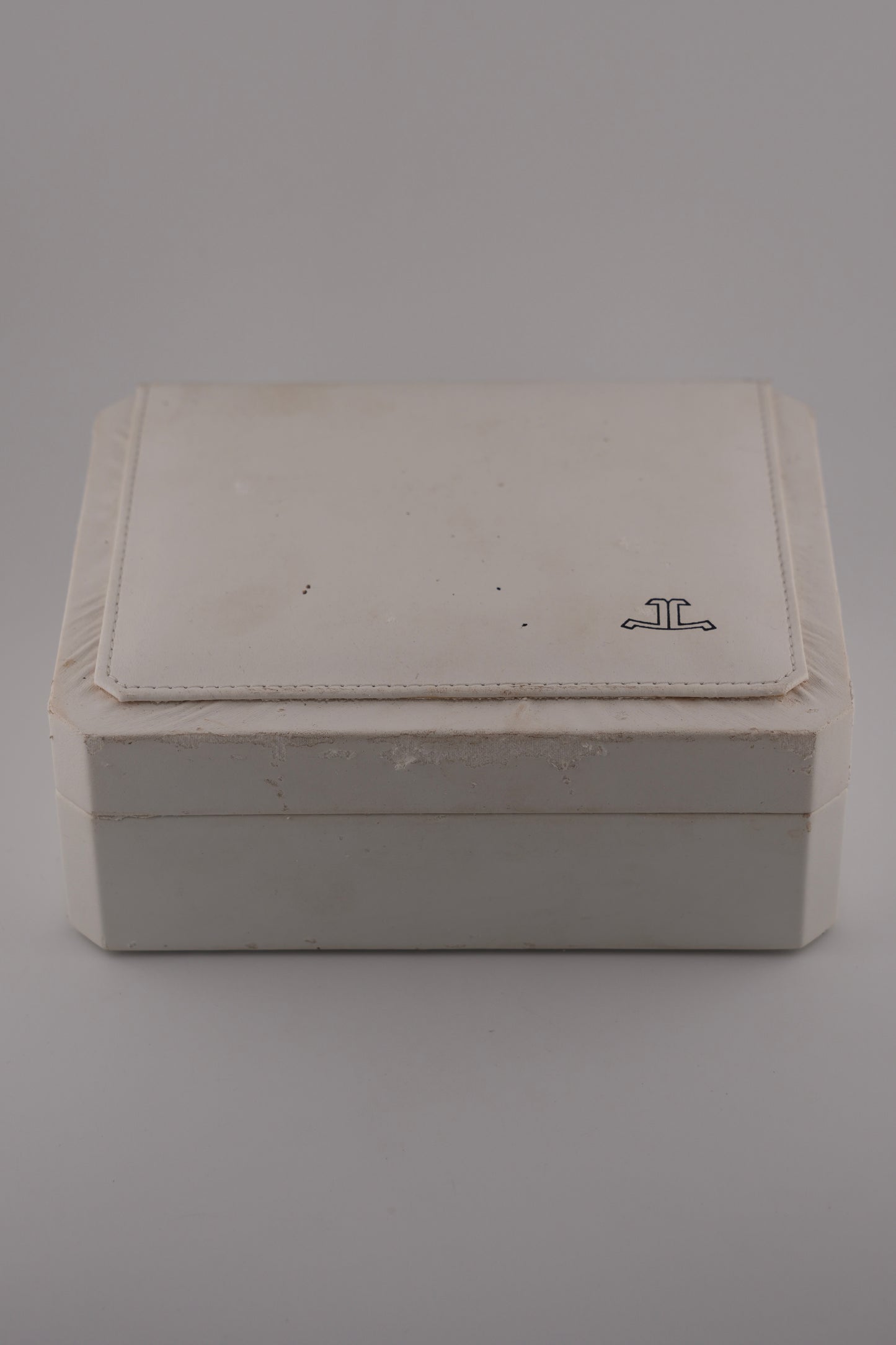 Jaeger-LeCoultre Reverso Quartz 250.1.11 - 18k - Cream Arabic Dial - Box and Papers