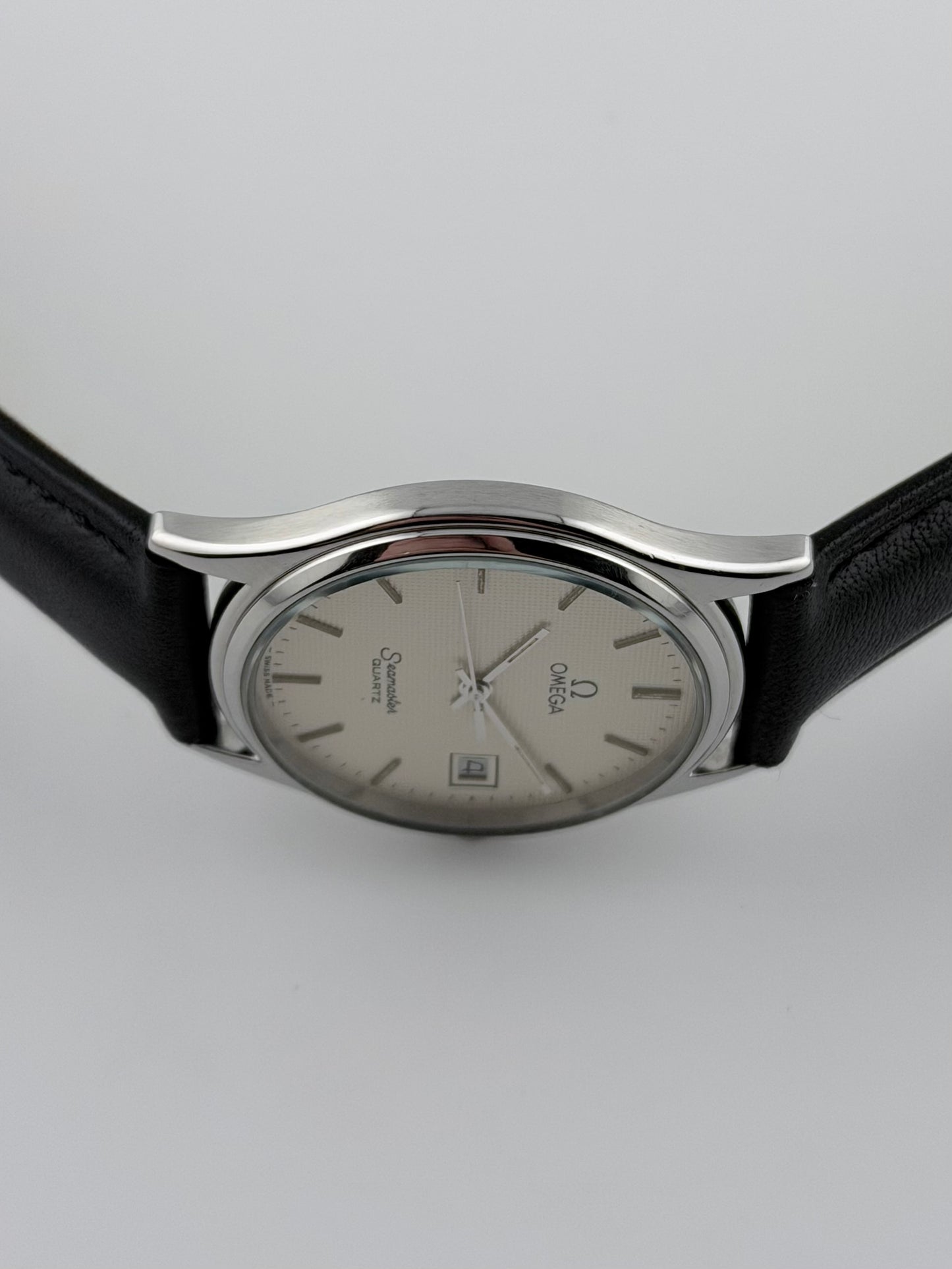 Omega Seamaster Quartz Date 196.0251 Hobnail Dial
