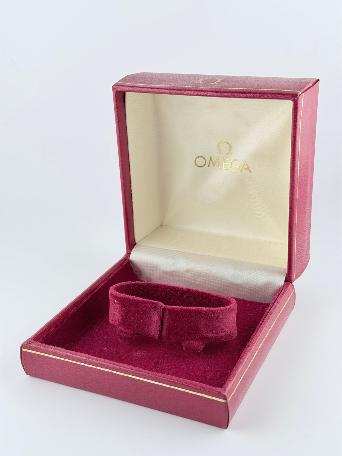 Omega Geneve Manual Wind 9ct Gold - 131.5016 - Original Box and Papers