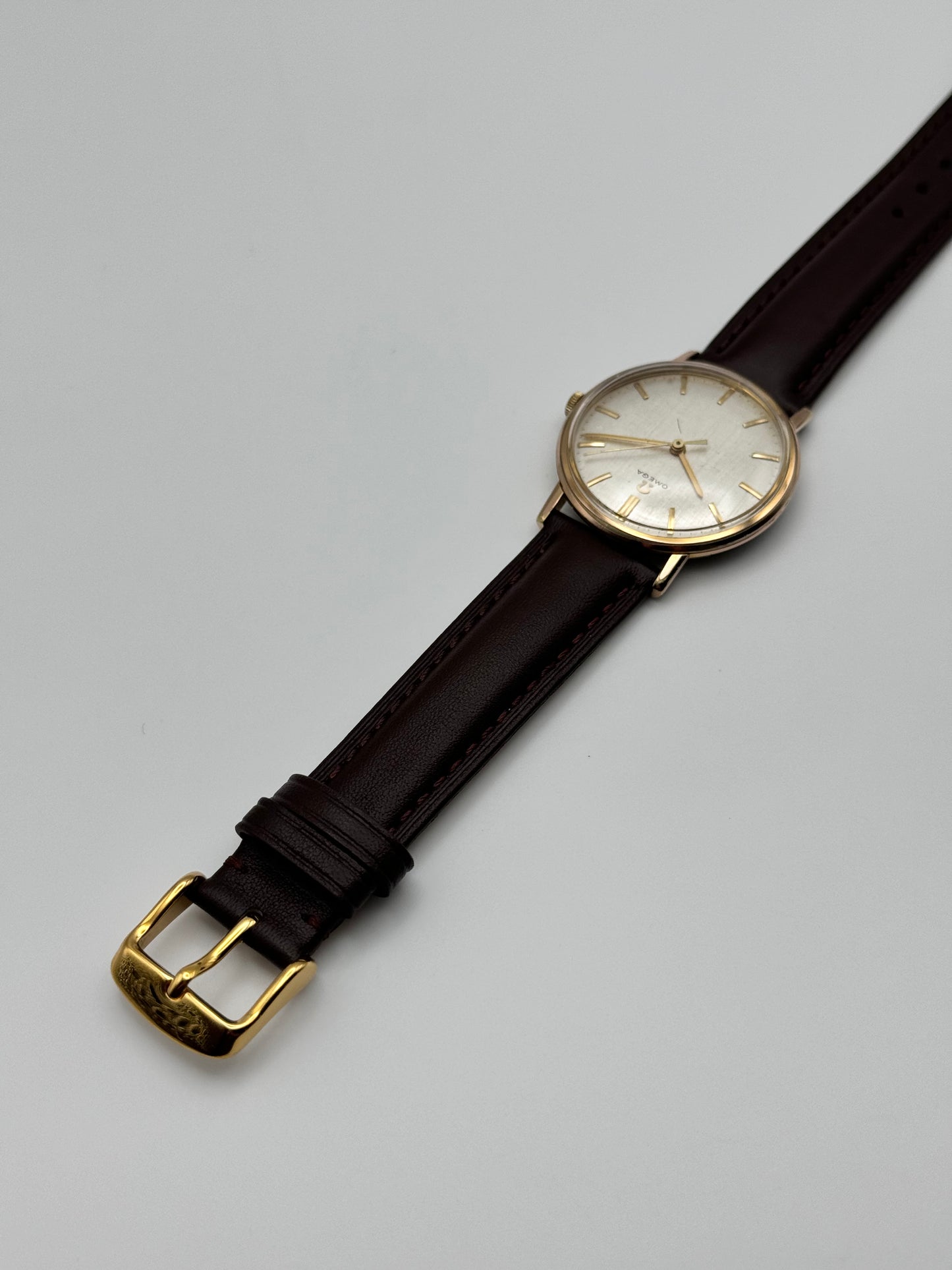 Omega Geneve Manual Wind 131.015 - Rare Linen Dial