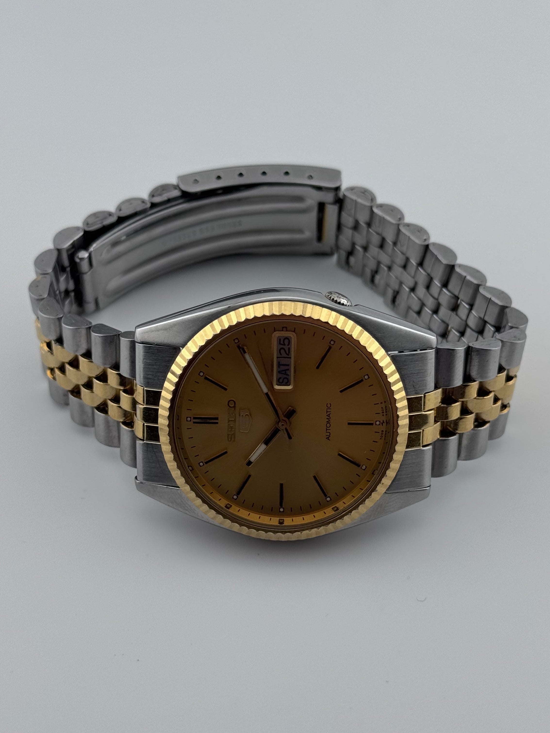 SEIKO 5 セイコー5 デイトジャストタイプ　7009-3110 Seiko 5 Automatic Day-Date 7009-3110 – The Wrist Watcher