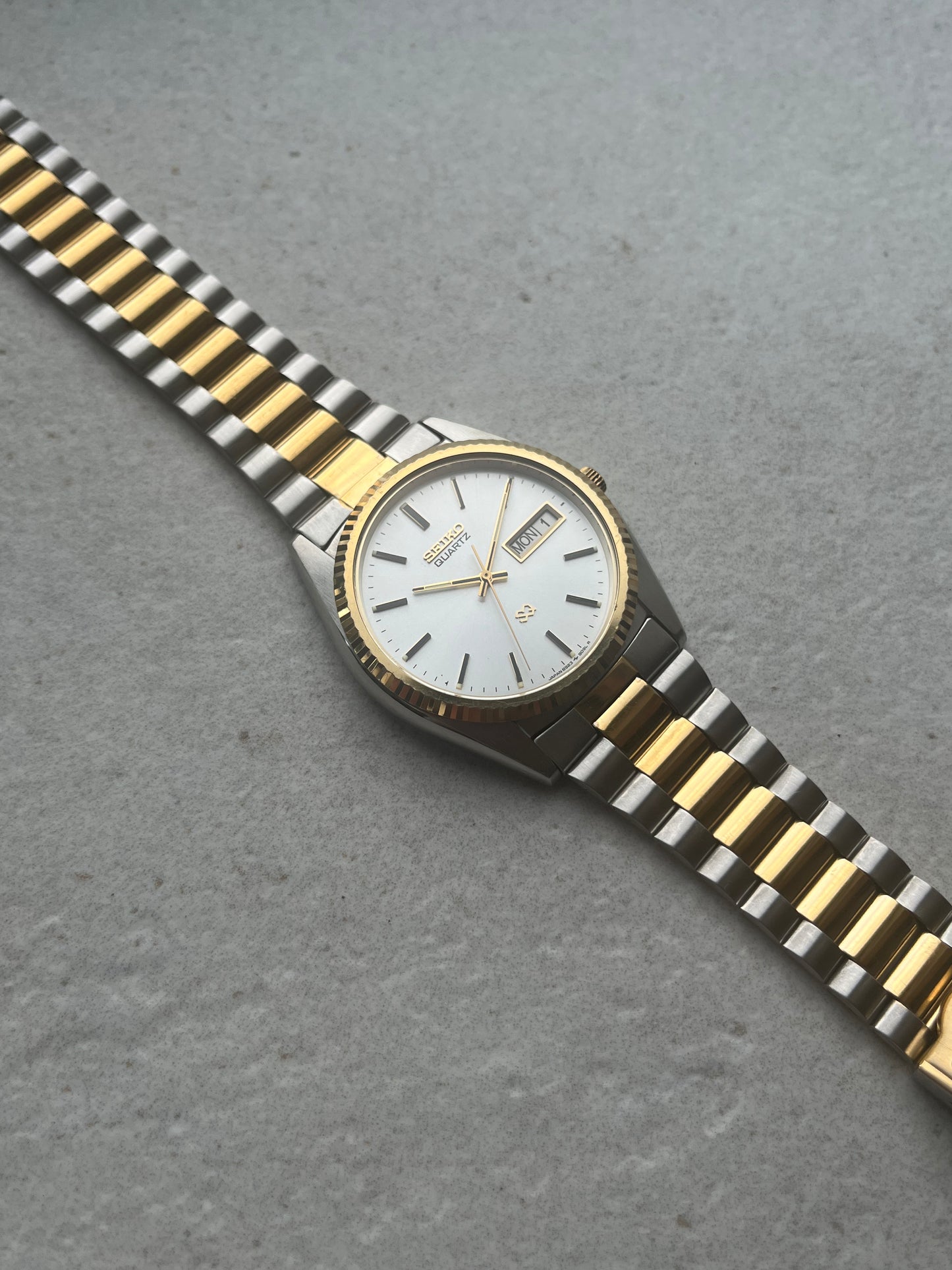 Seiko SQ Quartz Day-Date 6923-8080
