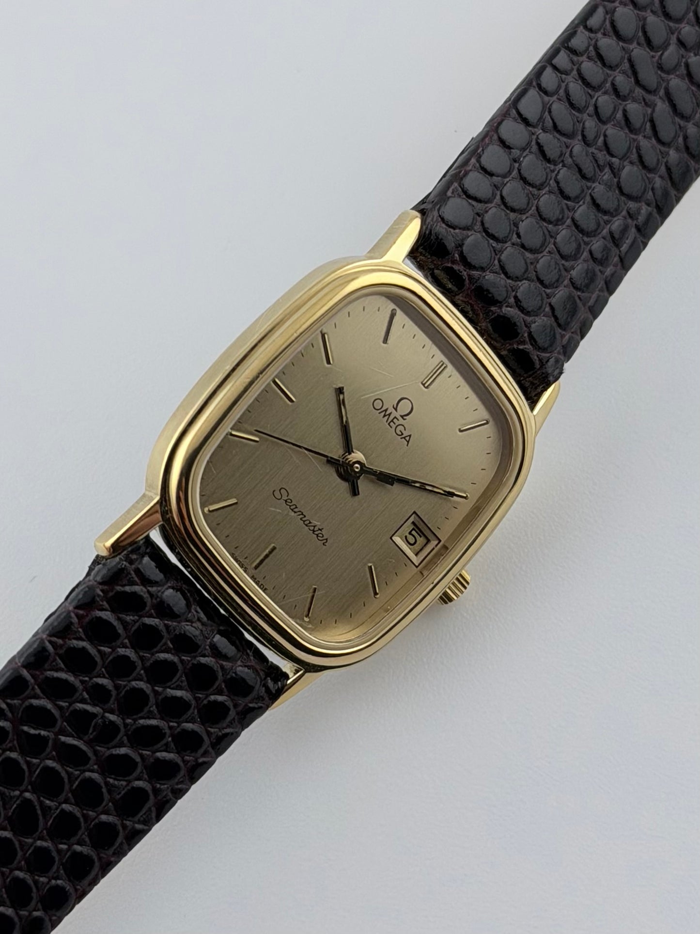 Omega Seamaster Quartz Date 596.0070 - Ladies