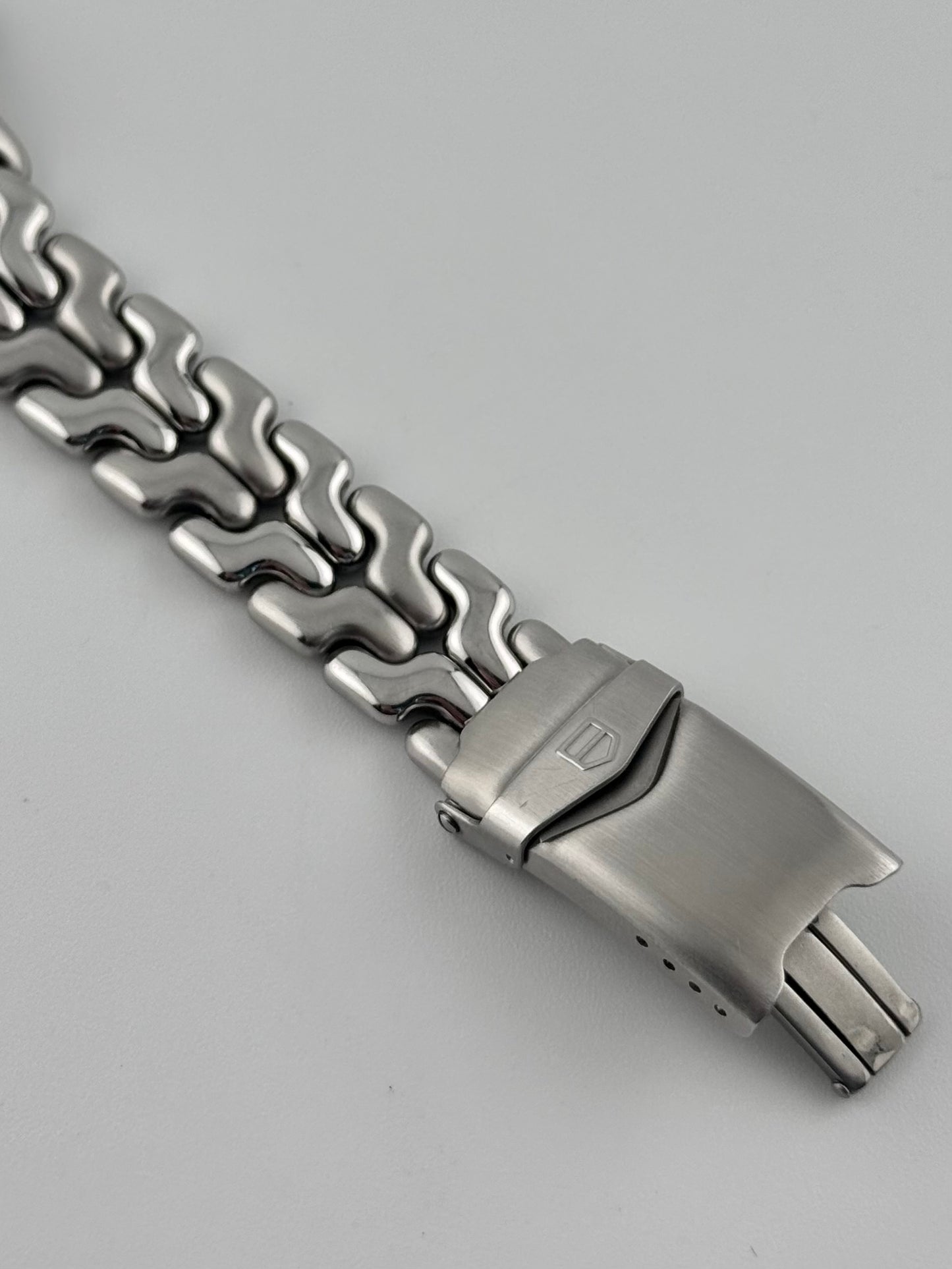 Tag Heuer Professional 200 Quartz Date - WG1312
