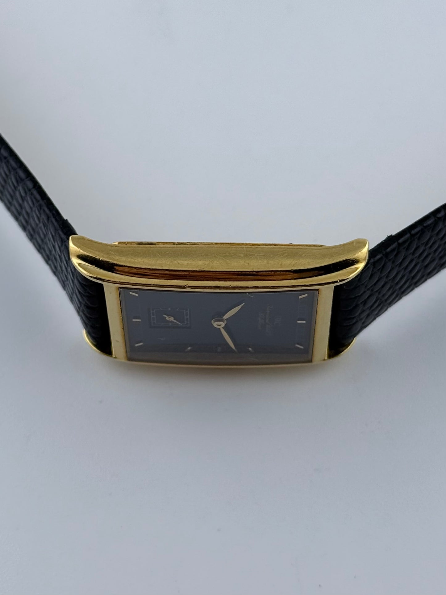 IWC Novecento Tank Manual Wind 18ct Gold - 2550