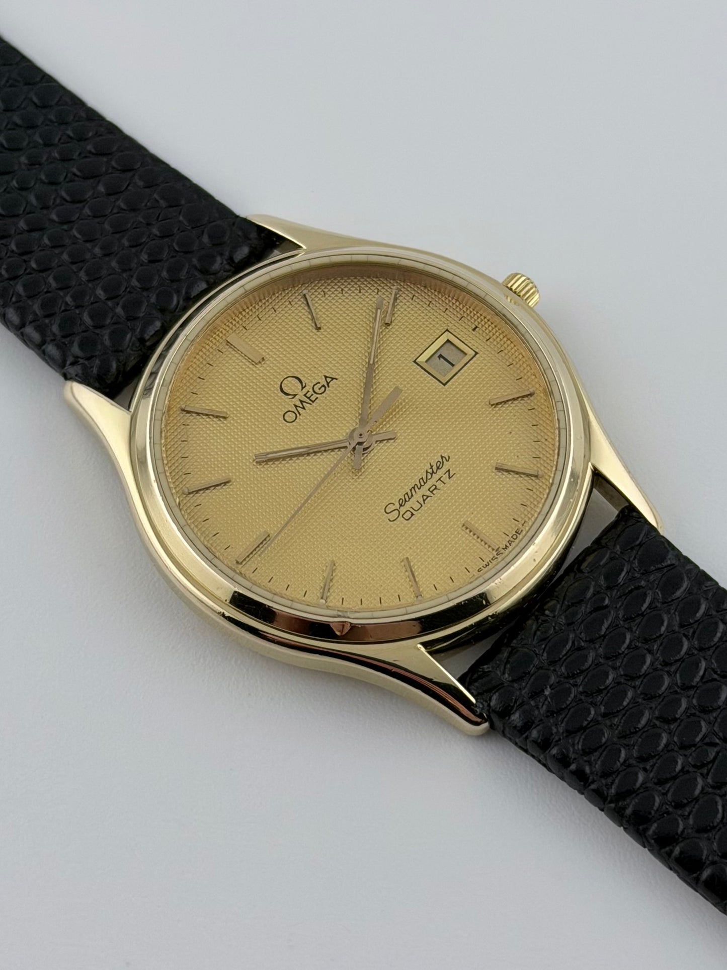 Omega Seamaster Quartz Date 196.0251 - Hobnail Dial
