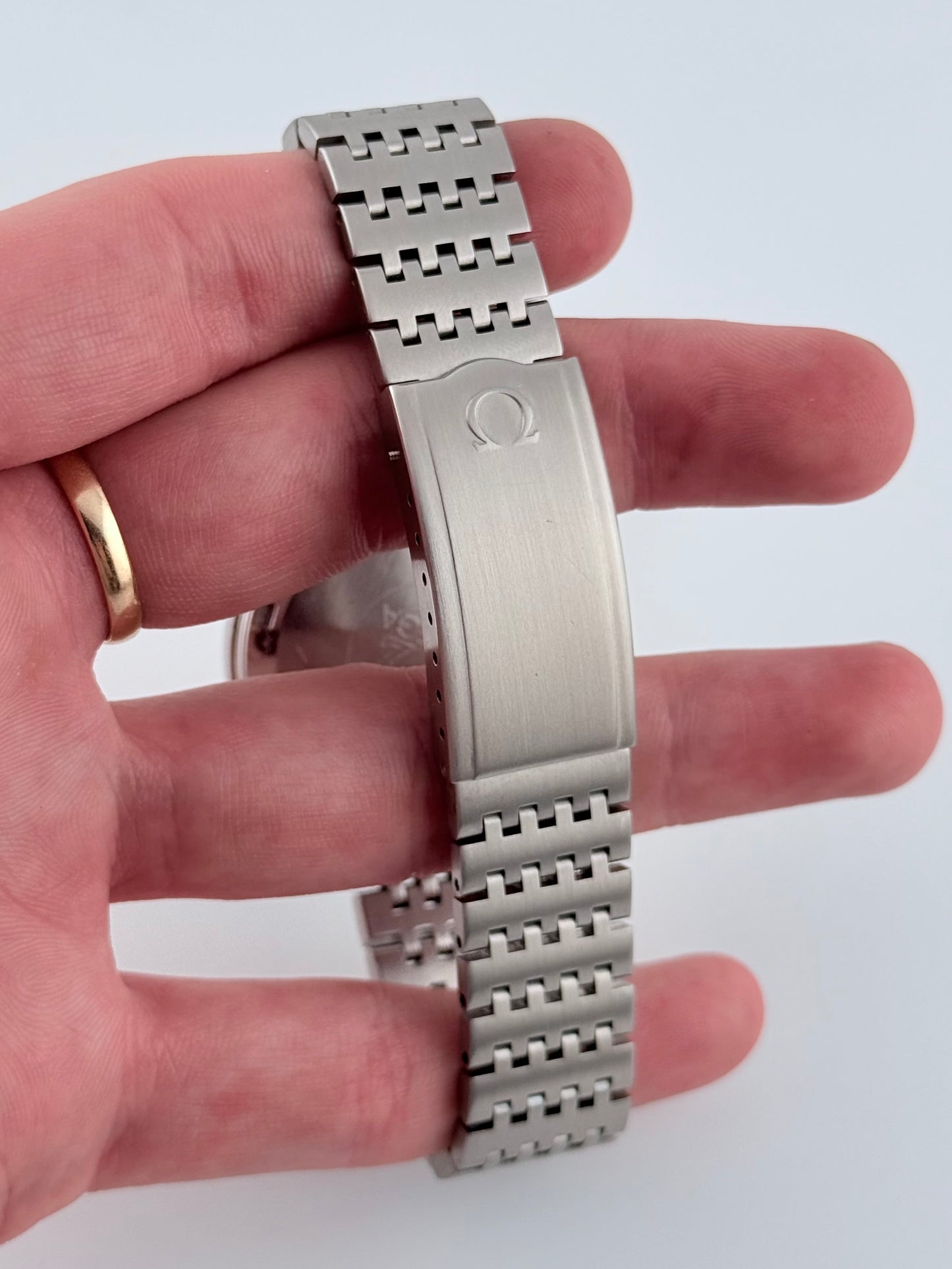 Omega Geneve Automatic Date - 166.0163