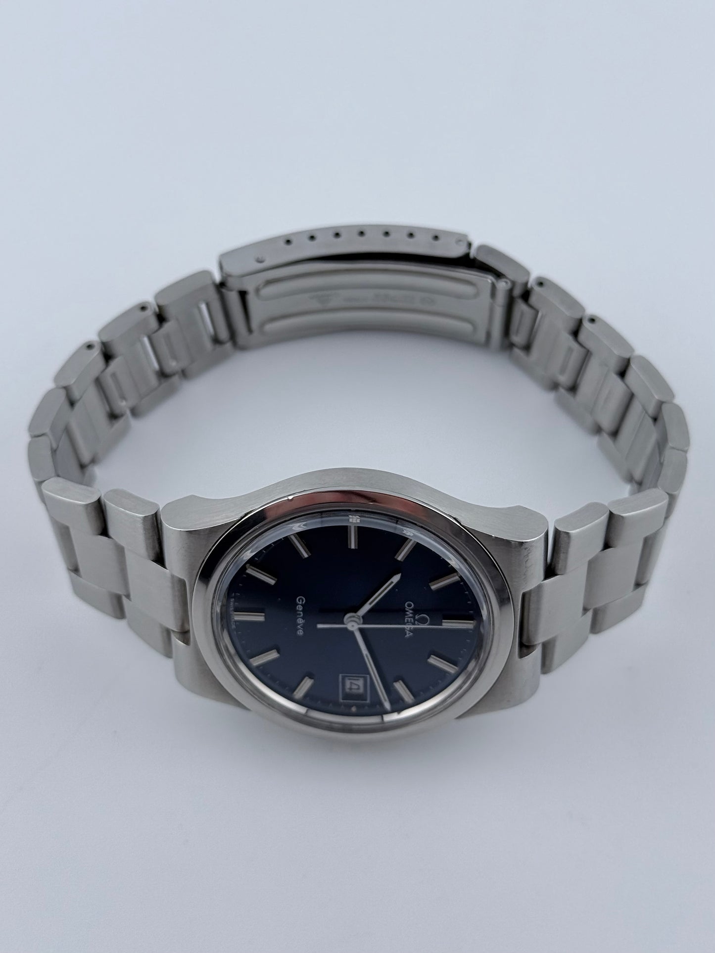 Omega Geneve Date Manual - 136.0103 - Rare Blue Dial - Box and Papers