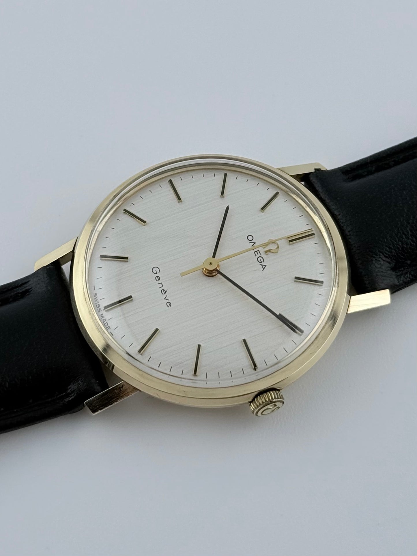 Omega Manual Wind  9ct Gold - 131.8412 - FULL SET!