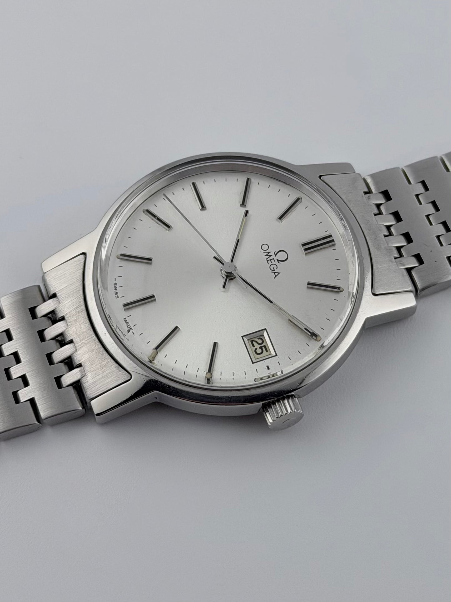 Omega Date Manual Wind 136.0104 - Original Bracelet